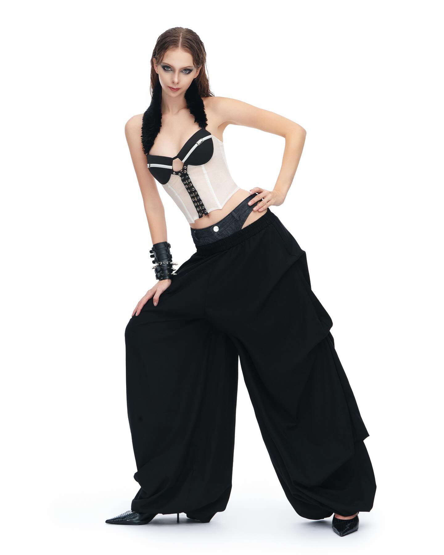 Hinh anh LINISS - "B*D ROMANCE" 12