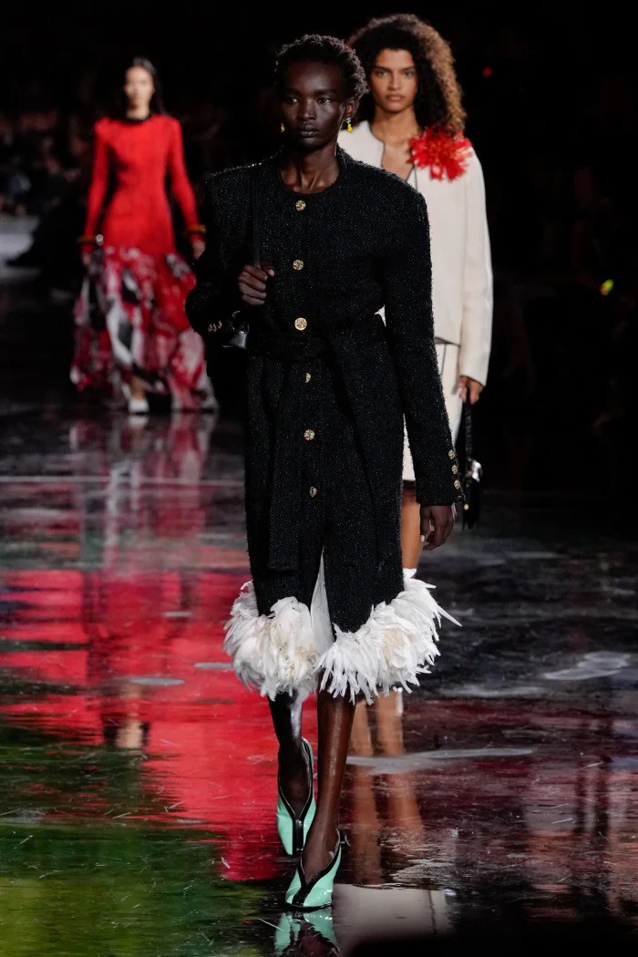 Hinh anh 5 "sàn diễn" thời trang nổi bật của năm 2025 6