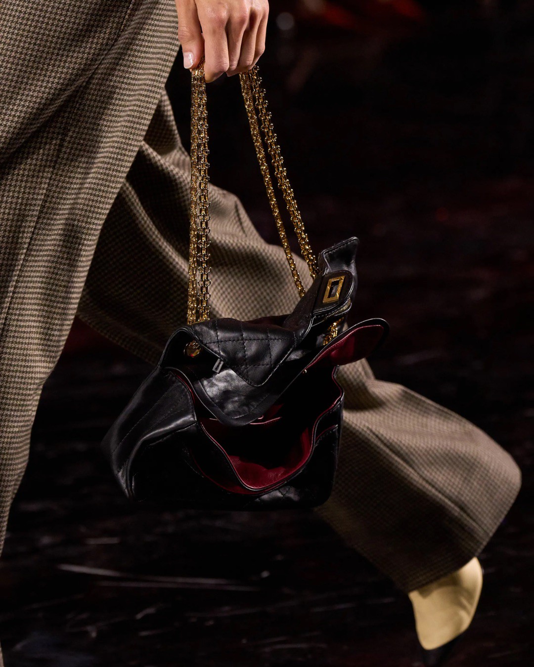 Hinh anh Xu hướng "khao khát" những chiếc túi sờn cũ 1