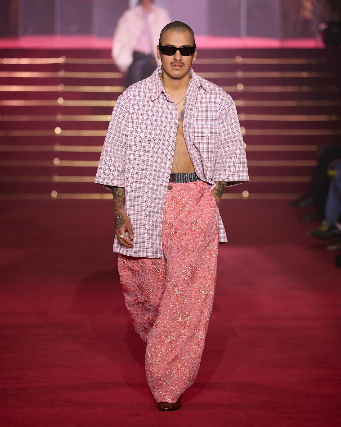 Hinh anh Màu hồng đang thống trị sàn diễn 3