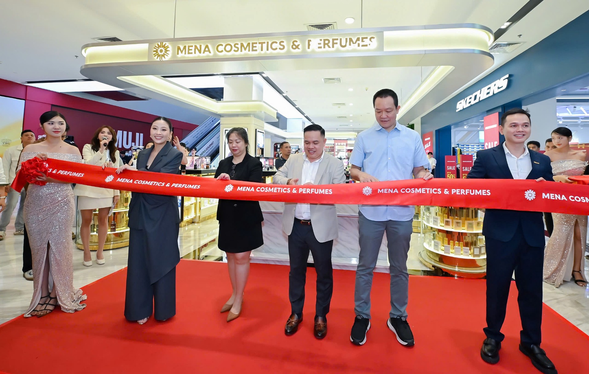 Hinh anh MENAS Group khai trương Mena Cosmetics & Perfumes và Twg Tea 1