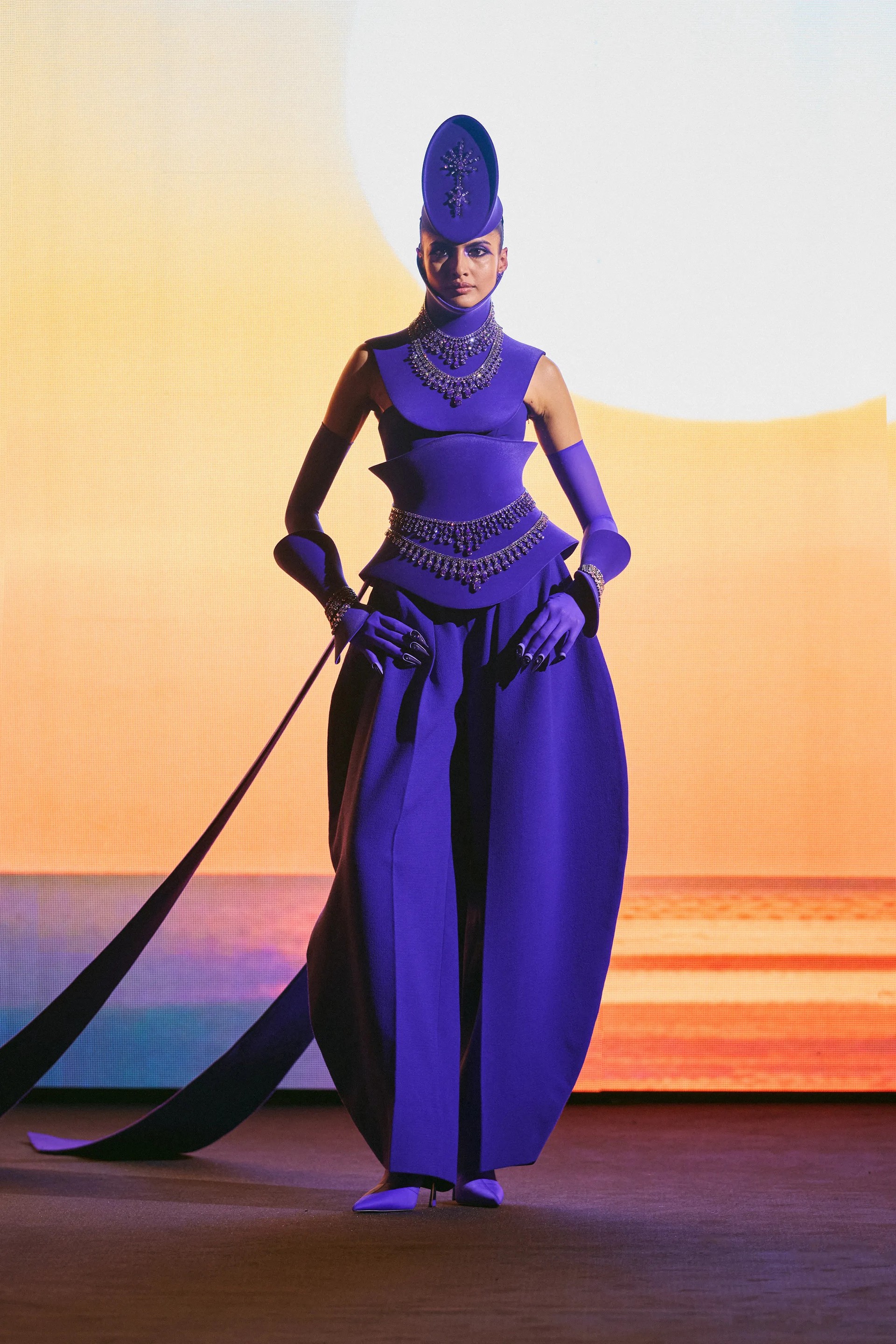 Hinh anh Hồi II - Luxury: Đối mặt với thực tế 2