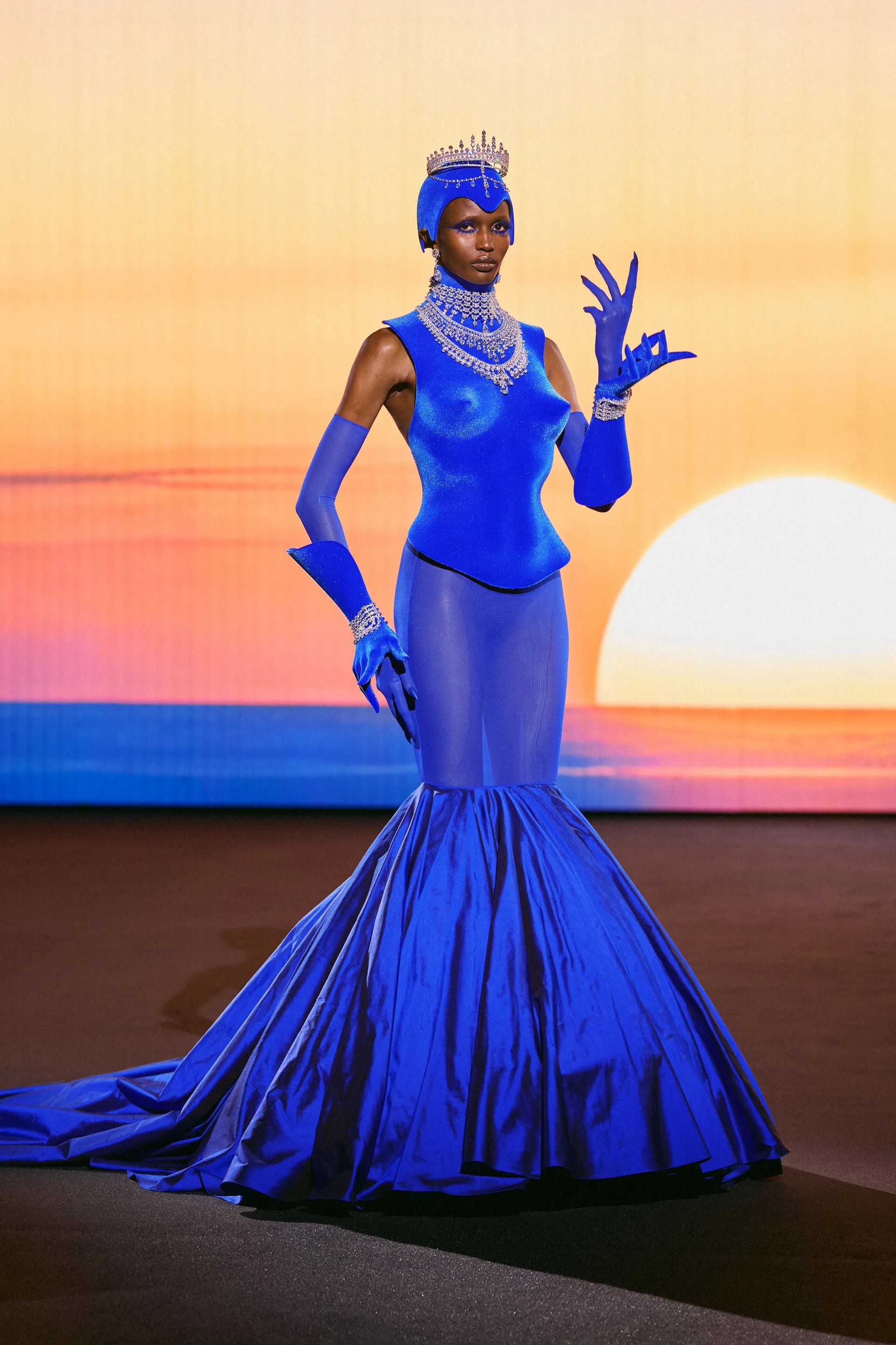 Hinh anh Hồi II - Luxury: Đối mặt với thực tế 5