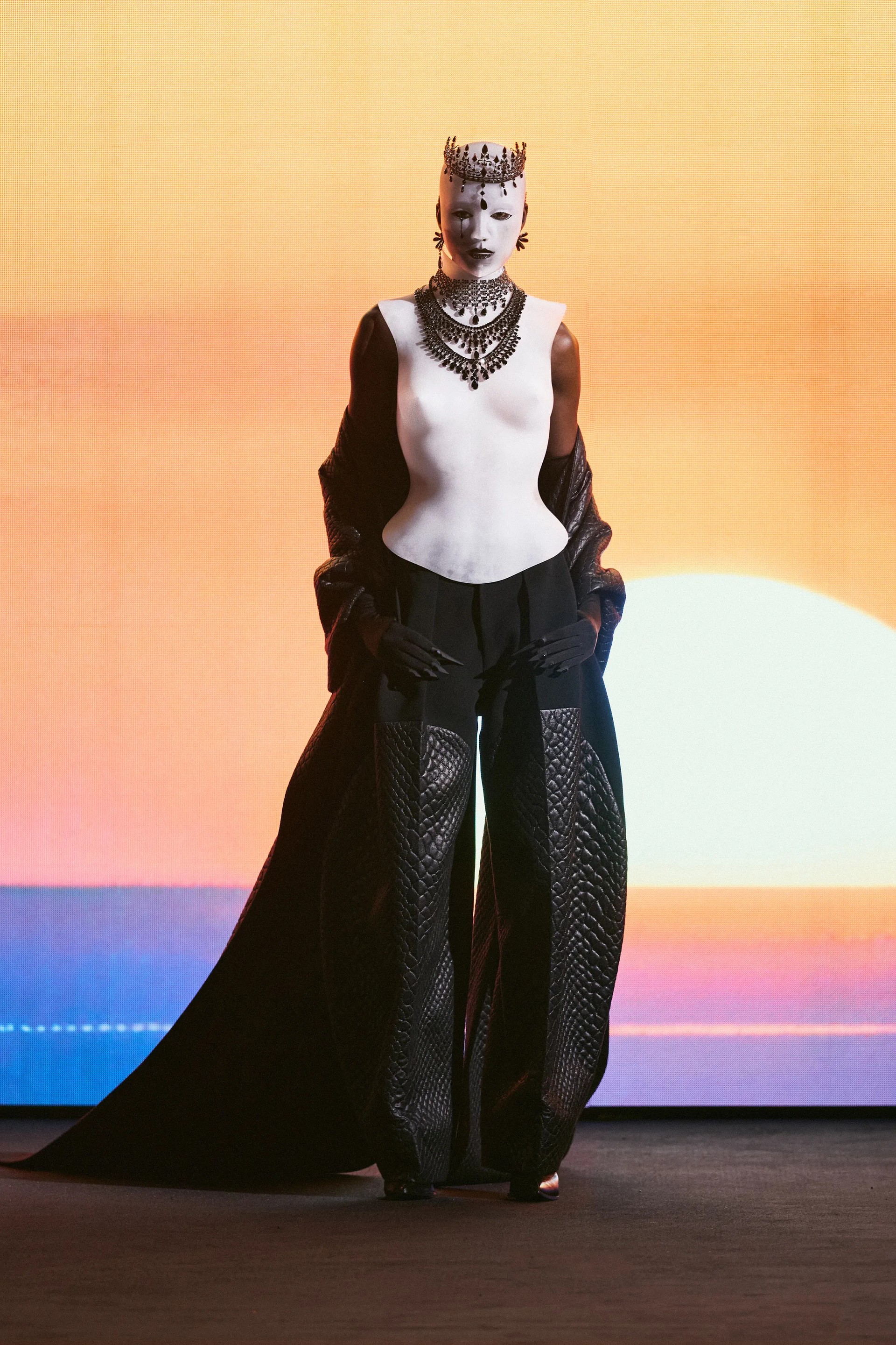 Hinh anh Hồi II - Luxury: Đối mặt với thực tế 6