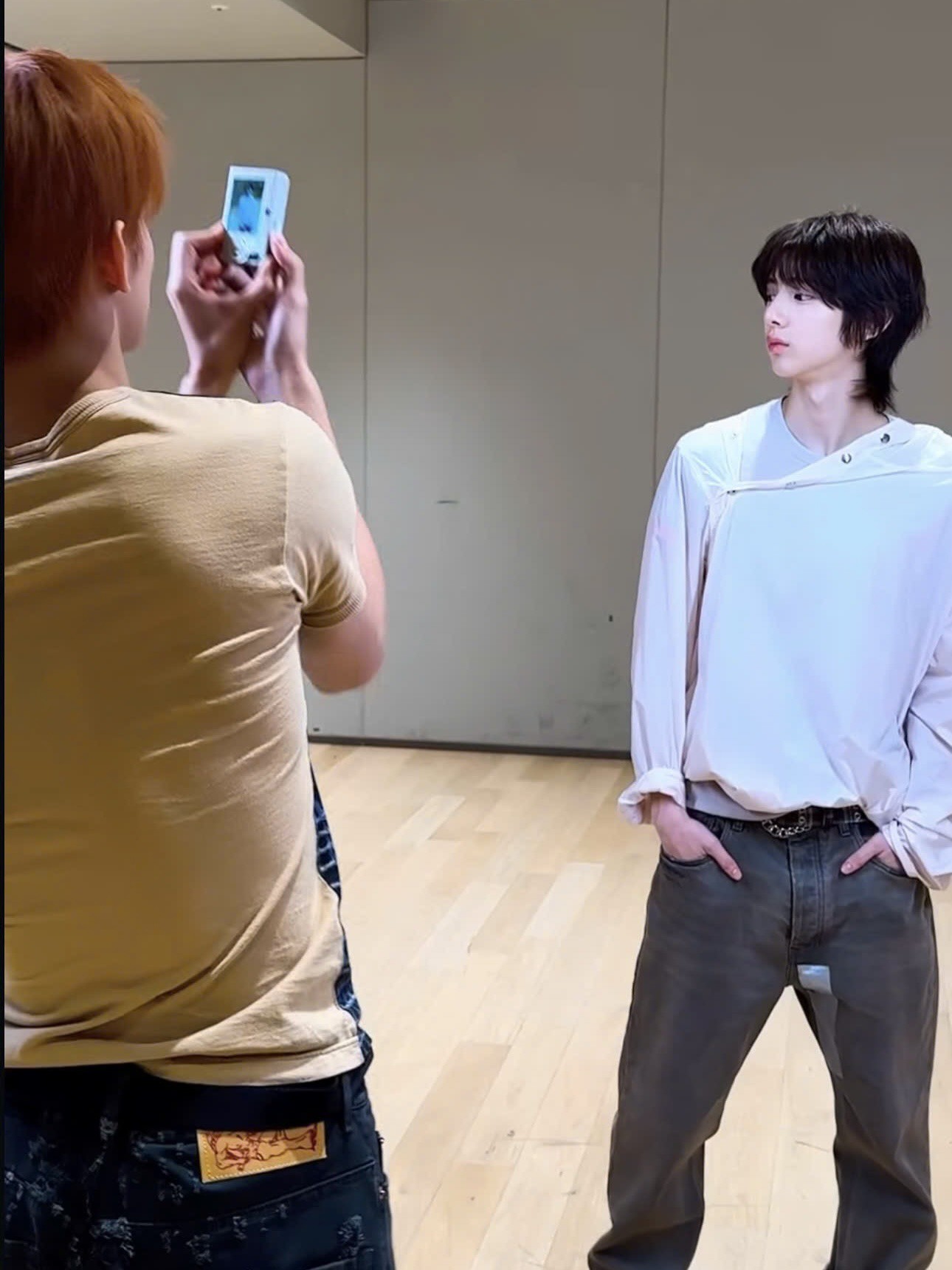 Hinh anh Có gì trong “tiệm tạp hóa digicam” của idol Kpop? 1