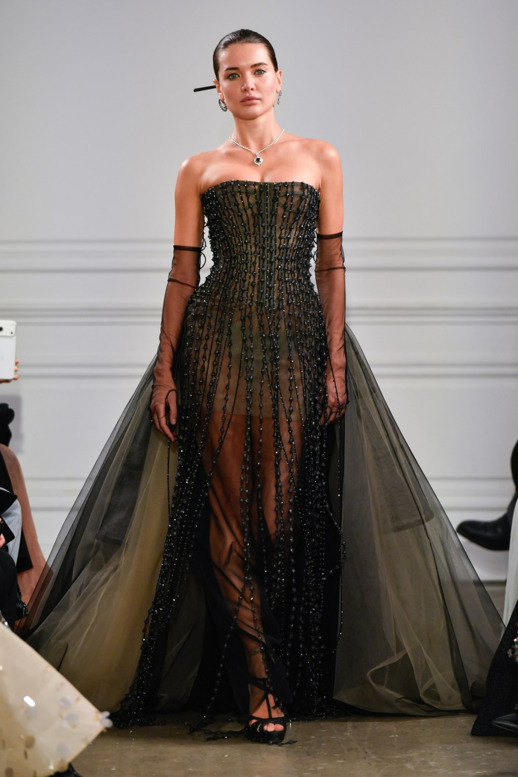 Hinh anh Câu chuyện từ Phan Huy: Haute couture đang lựa chọn điều gì? 16