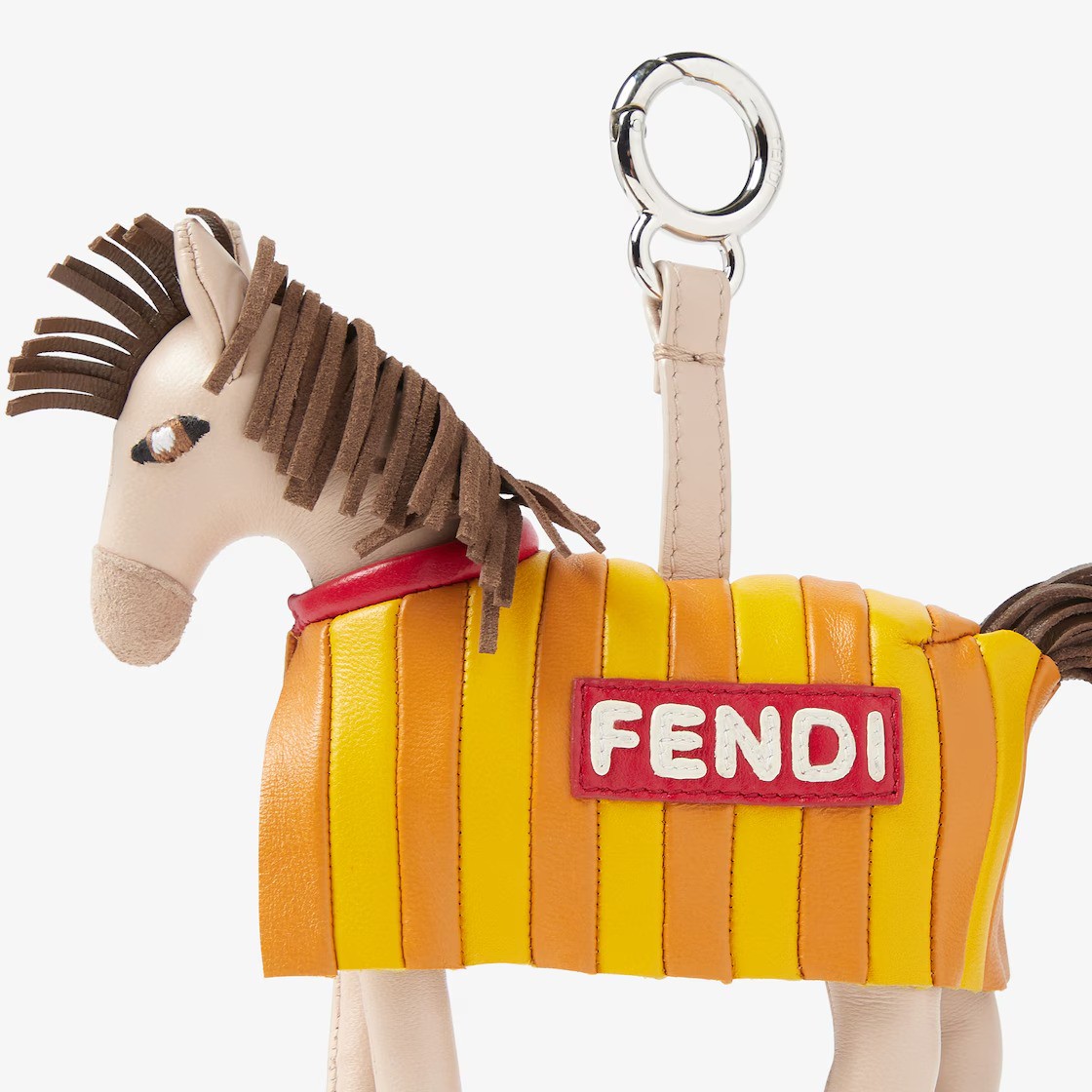 Hinh anh Bag charm ngựa: Phụ kiện đáng yêu từ các thương hiệu trên đường đua chào năm mới 2026 13