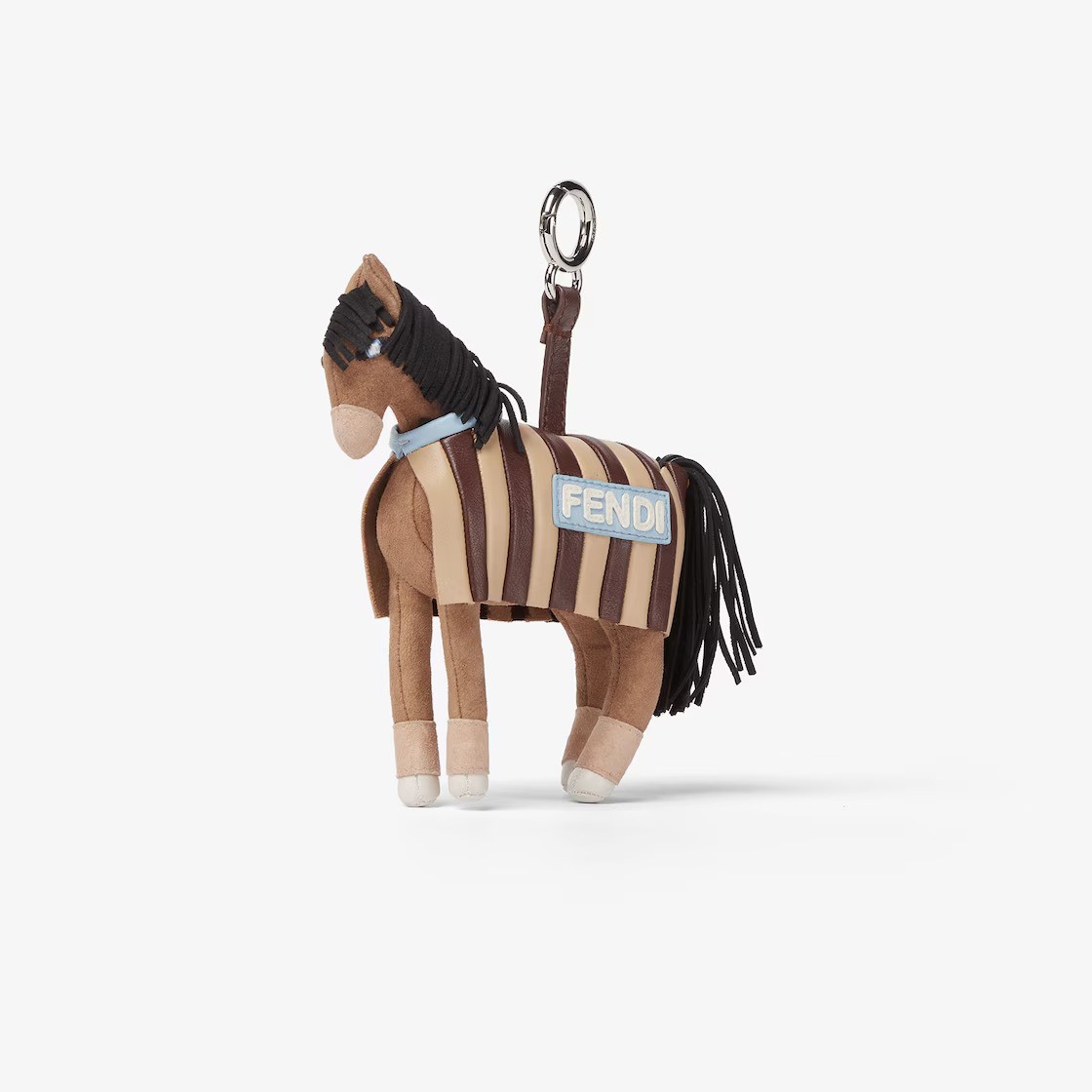 Hinh anh Bag charm ngựa: Phụ kiện đáng yêu từ các thương hiệu trên đường đua chào năm mới 2026 14