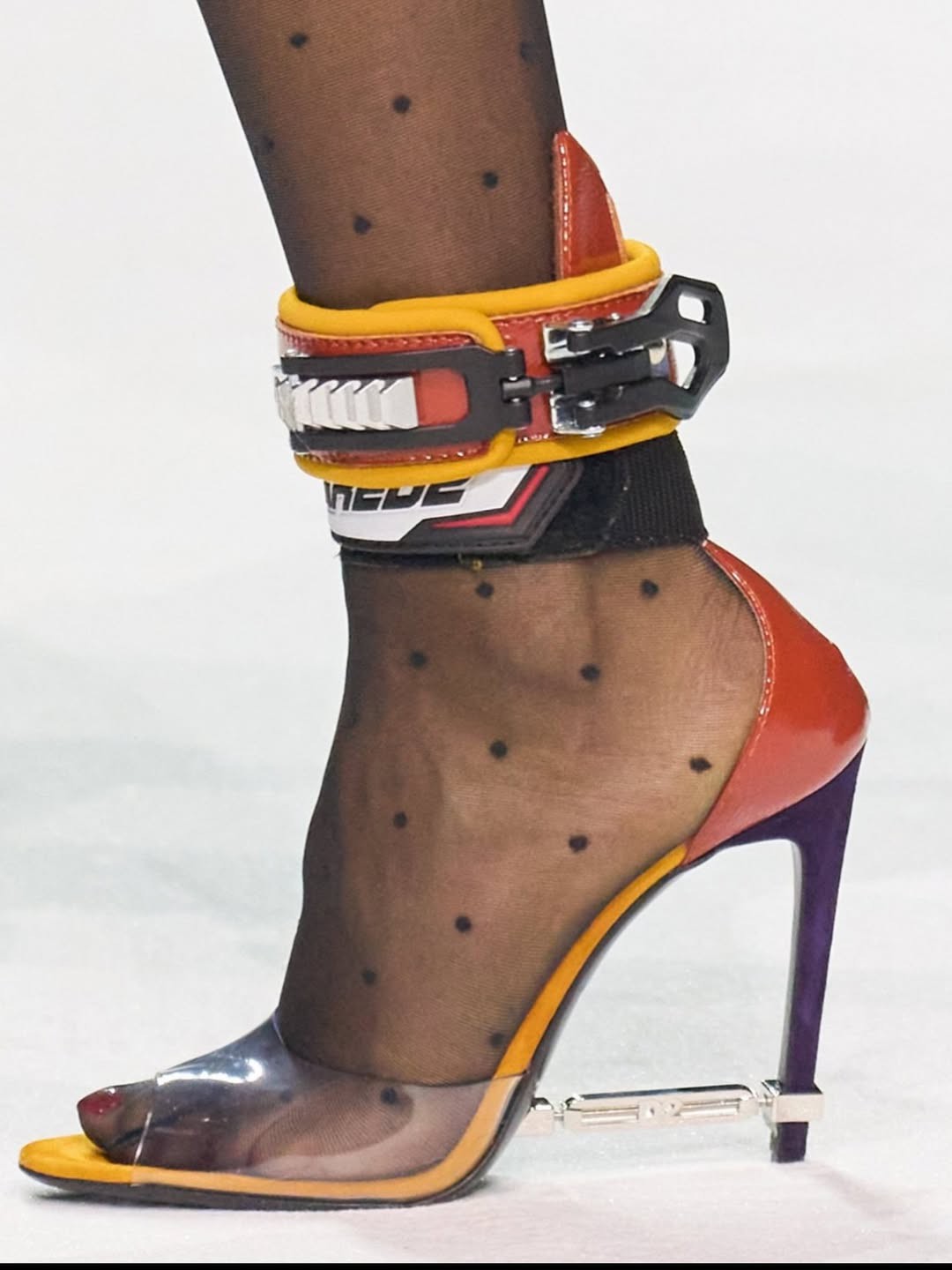 Hinh anh Bạn có một lời mời tham gia chuyến đi chơi mùa Đông cùng Dsquared2 Thu Đông 2026  25