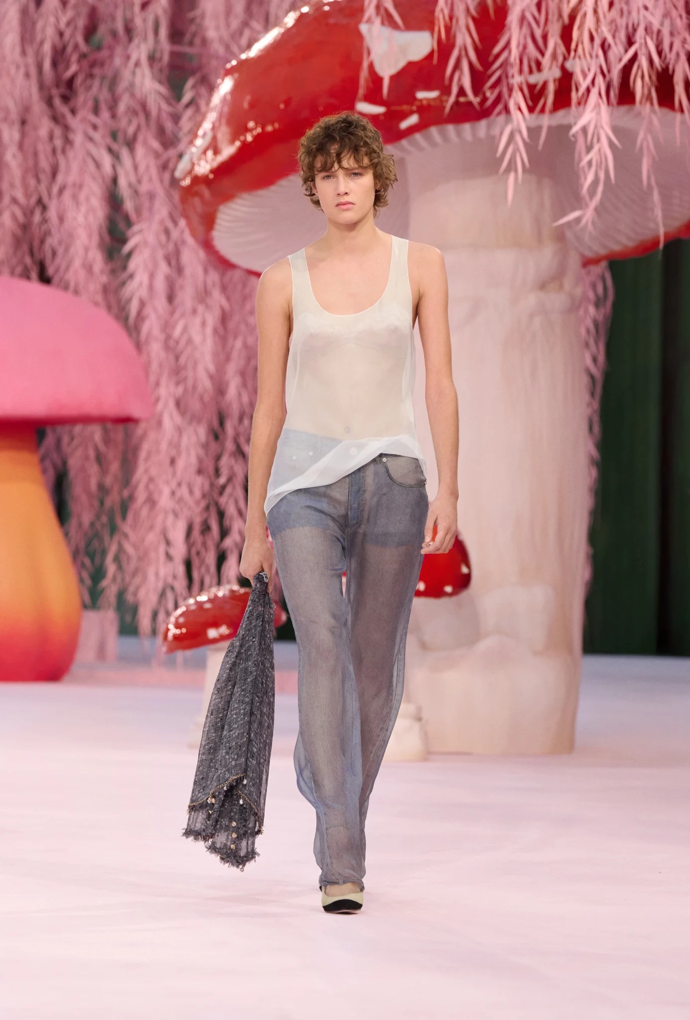 Hinh anh Khi sự mong manh trở thành ngôn ngữ chính 6