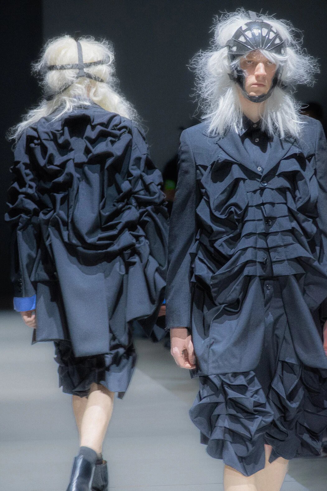 Hinh anh Comme des Garçons Homme Plus Thu Đông 2026: “Liều thuốc giải độc có chủ đích hay một tấm gương méo mó” 10