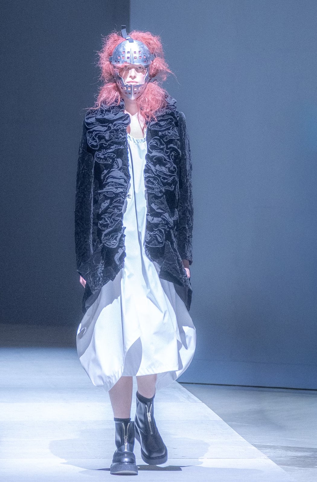 Hinh anh Comme des Garçons Homme Plus Thu Đông 2026: “Liều thuốc giải độc có chủ đích hay một tấm gương méo mó” 4