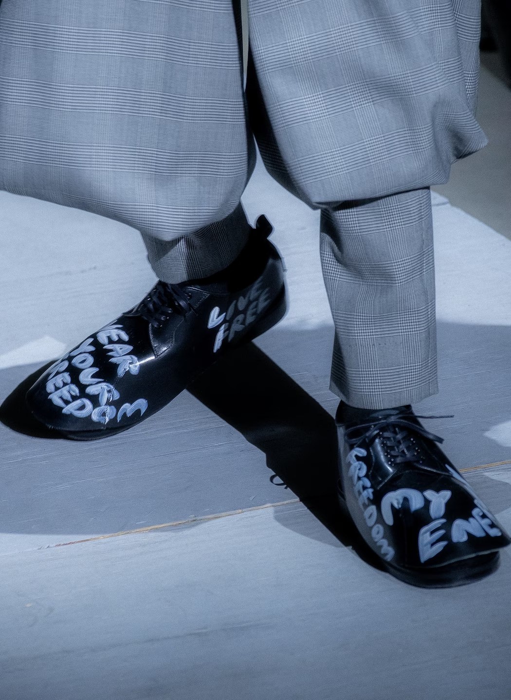 Hinh anh Comme des Garçons Homme Plus Thu Đông 2026: “Liều thuốc giải độc có chủ đích hay một tấm gương méo mó” 8