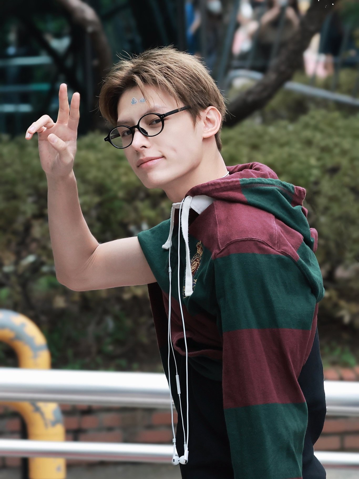 Hinh anh Liệu James CORTIS sẽ chinh phục được các nhà mốt xa xỉ? 18