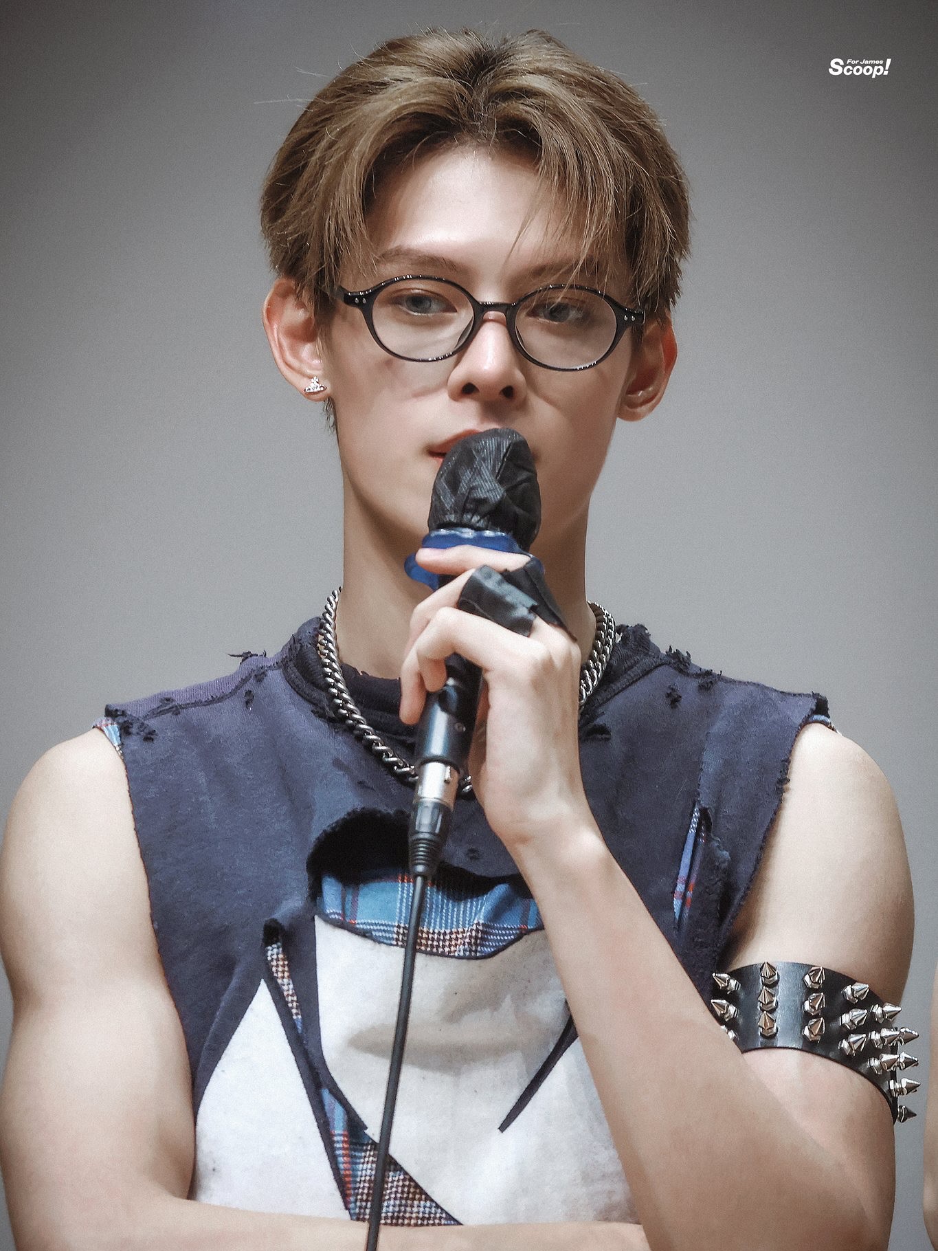 Hinh anh Liệu James CORTIS sẽ chinh phục được các nhà mốt xa xỉ? 19