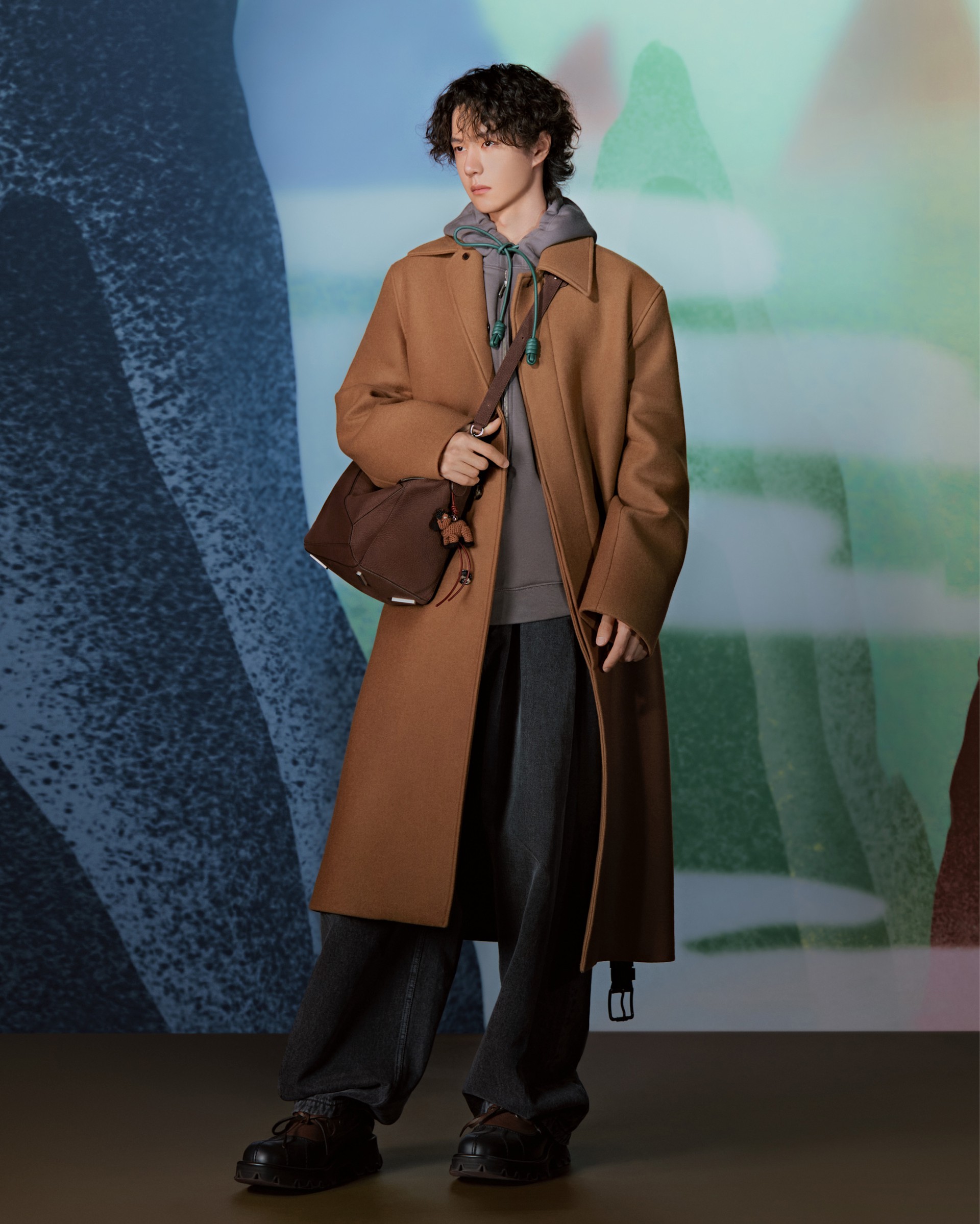 Hinh anh Vương Nhất Bác diện Ballet Runner, đón xuân Bính Ngọ cùng LOEWE 1