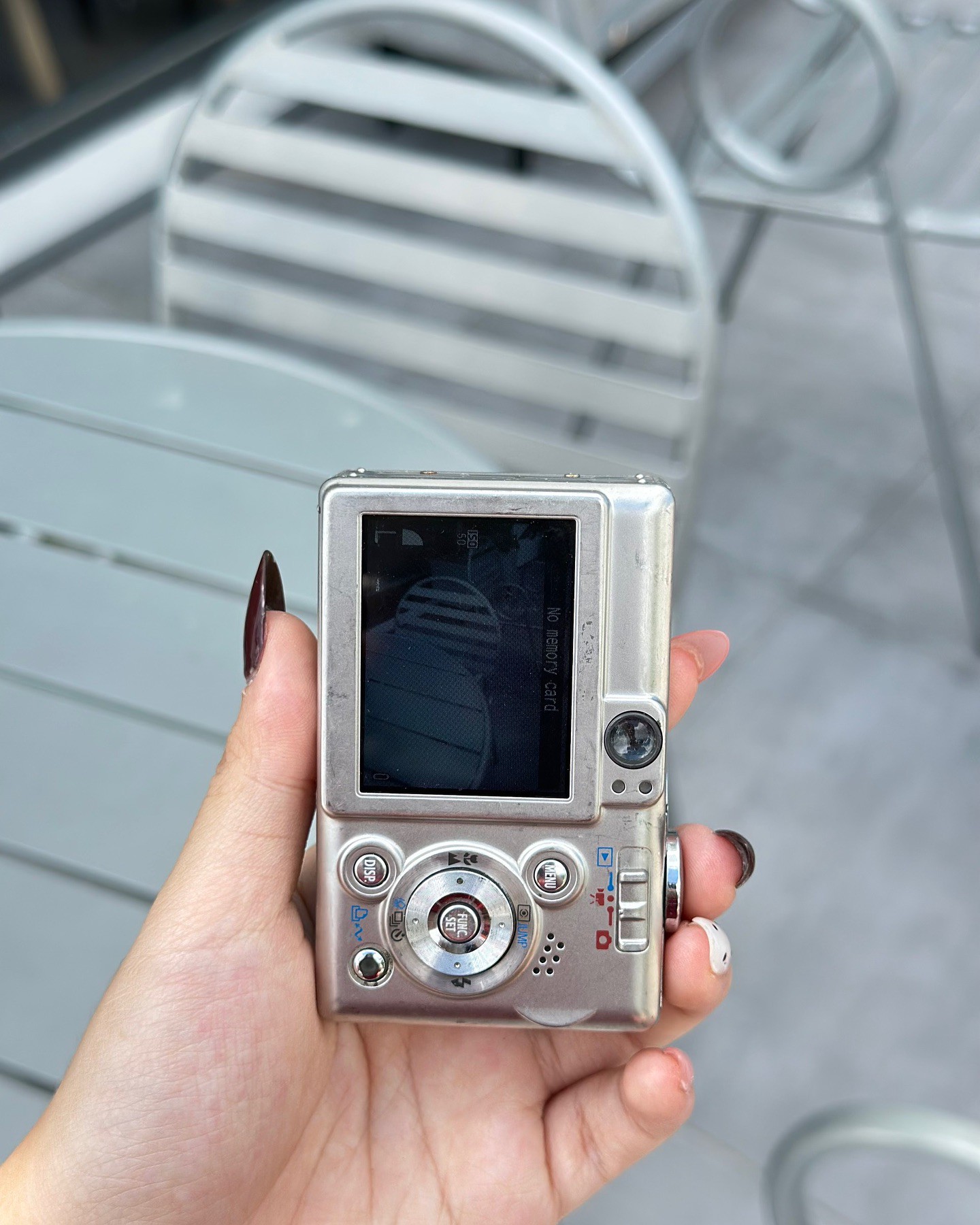 Hinh anh Có gì trong “tiệm tạp hóa digicam” của idol Kpop? 26