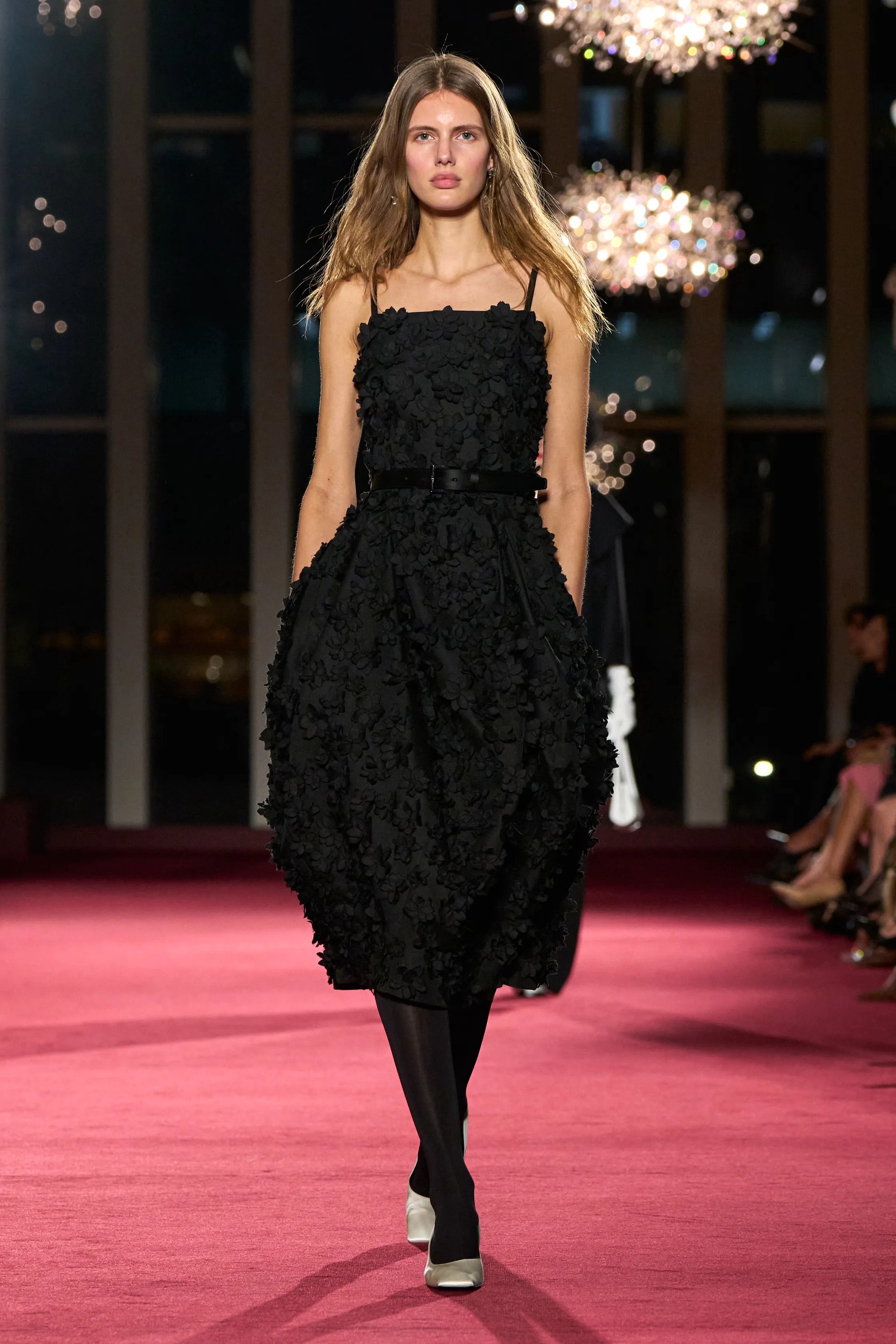 Hinh anh “Tôi nghĩ mình tồn tại được đến hôm nay vì vừa nhất quán lại vừa không nhất quán”, Kors chia sẻ trước show diễn. 4