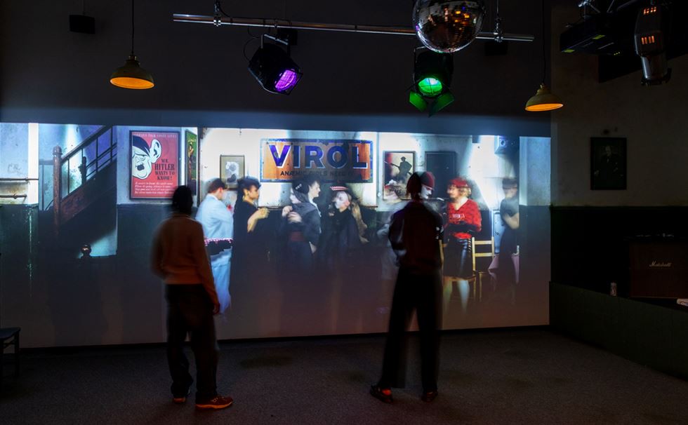 Hinh anh Anna Sui Thu Đông 2026: Hồi ức về Blitz Club và New Romantic những năm 1980 5