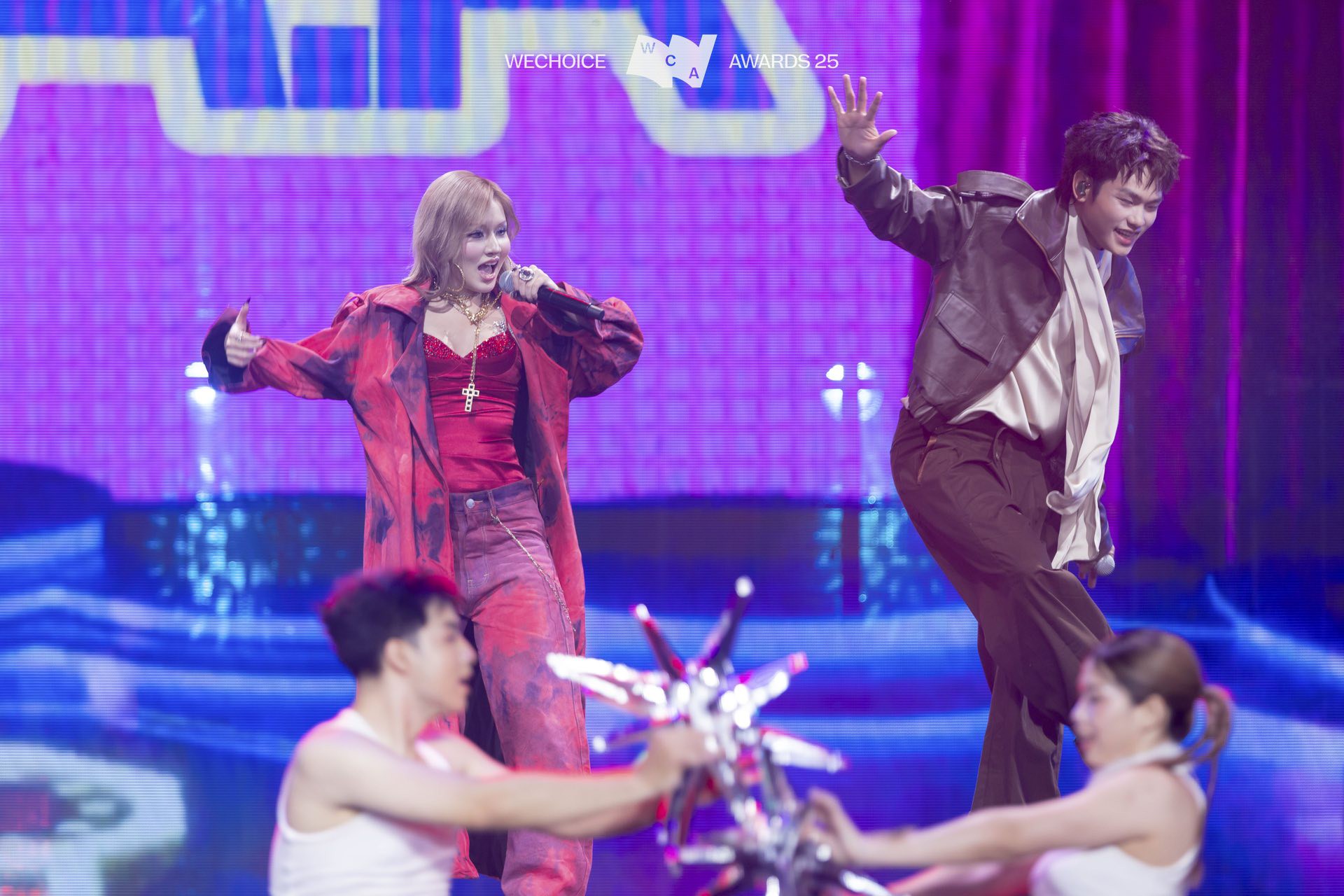 Hinh anh Các ngôi sao bắt đầu giải đề 26