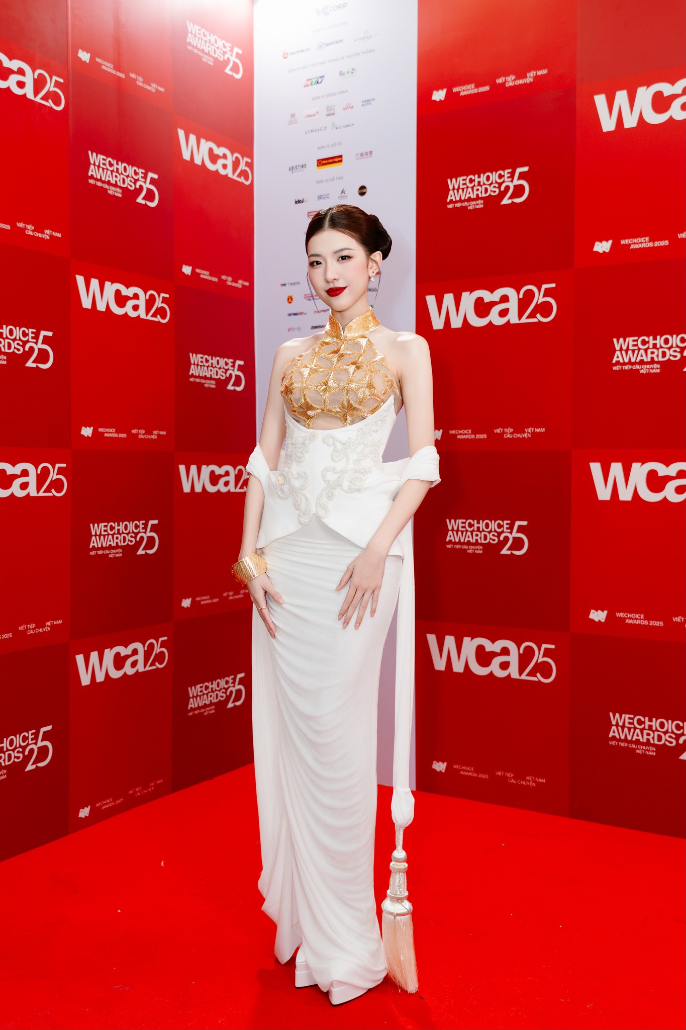 Hinh anh Các ngôi sao bắt đầu giải đề 17