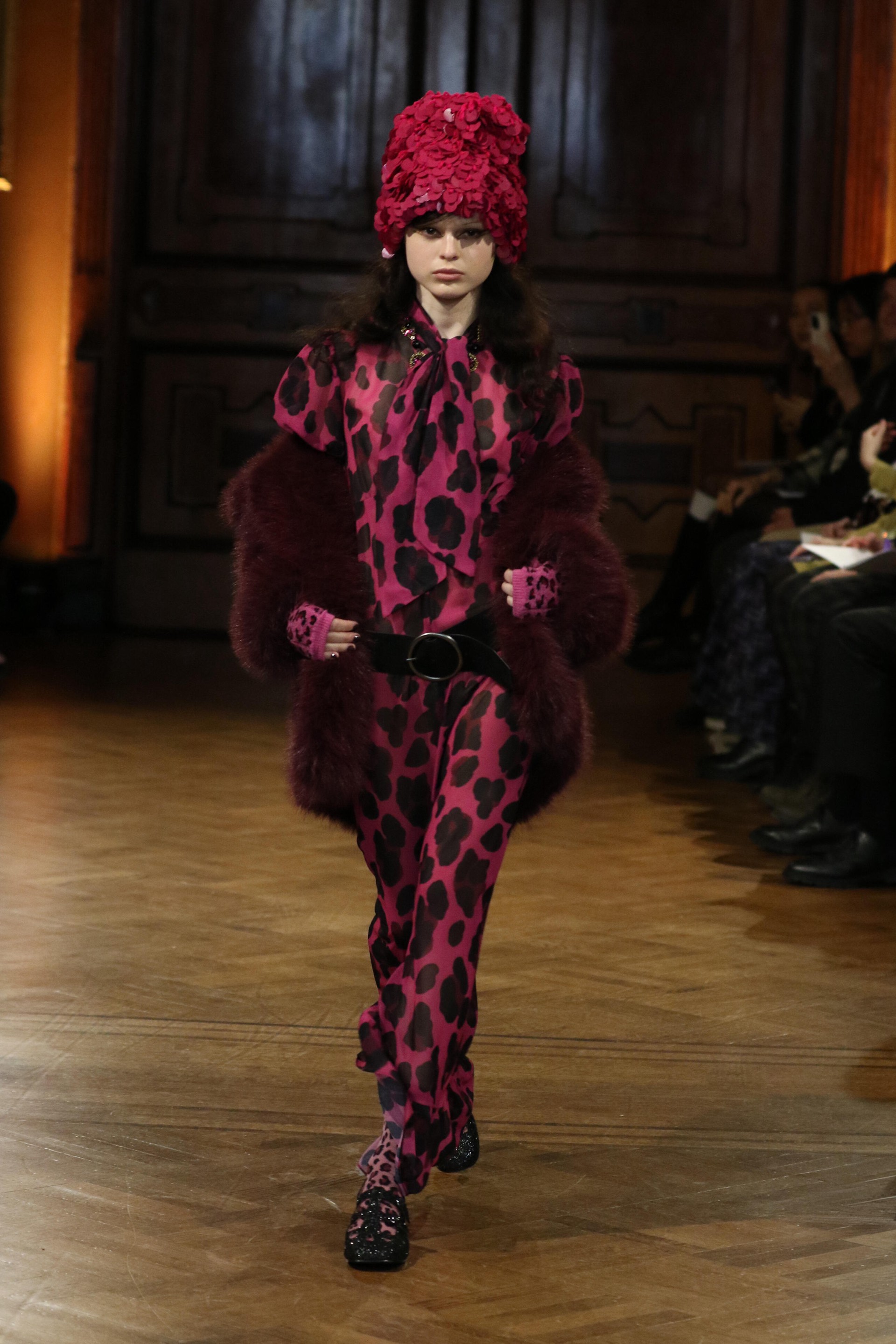 Hinh anh Anna Sui Thu Đông 2026: Hồi ức về Blitz Club và New Romantic những năm 1980 17