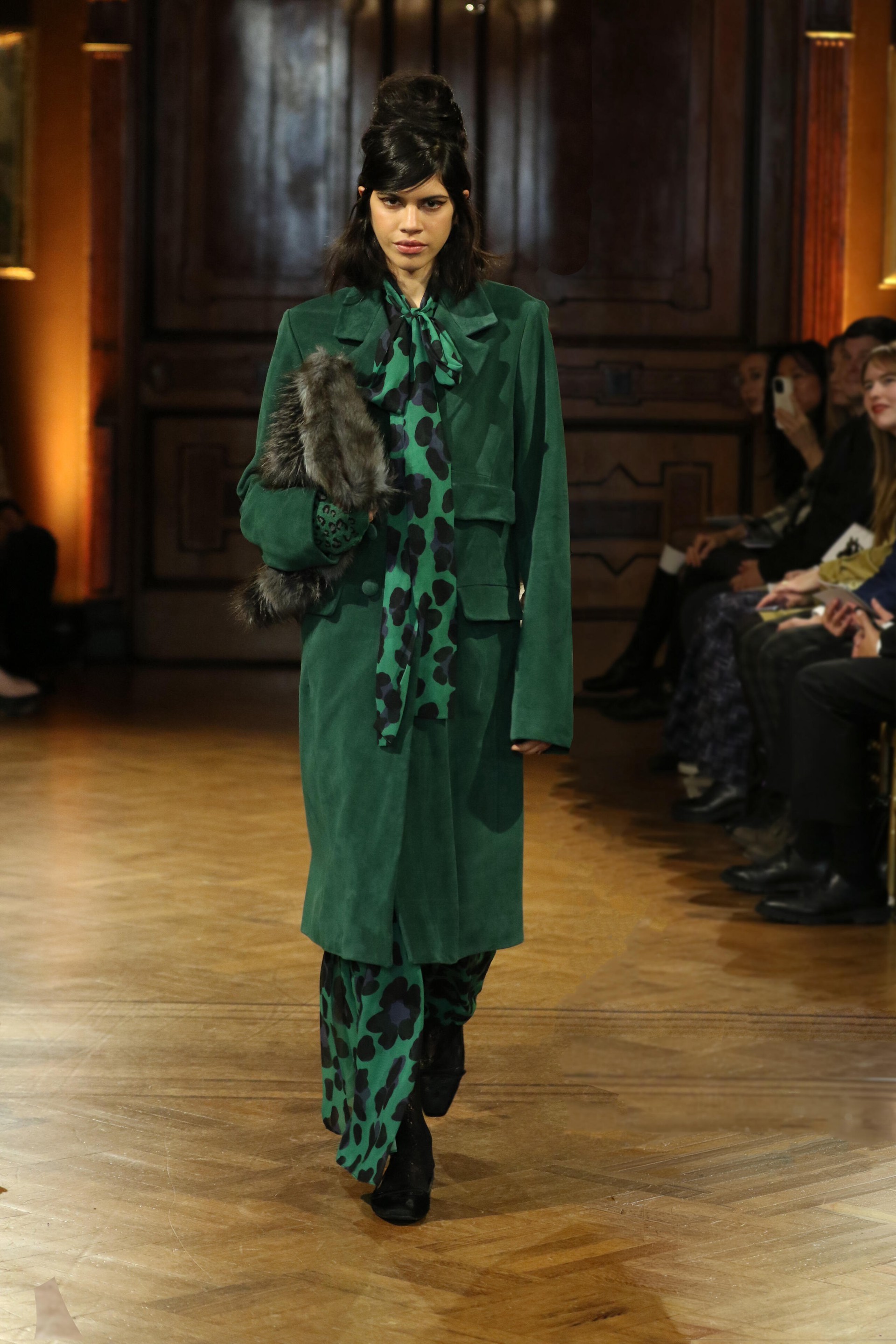 Hinh anh Anna Sui Thu Đông 2026: Hồi ức về Blitz Club và New Romantic những năm 1980 16