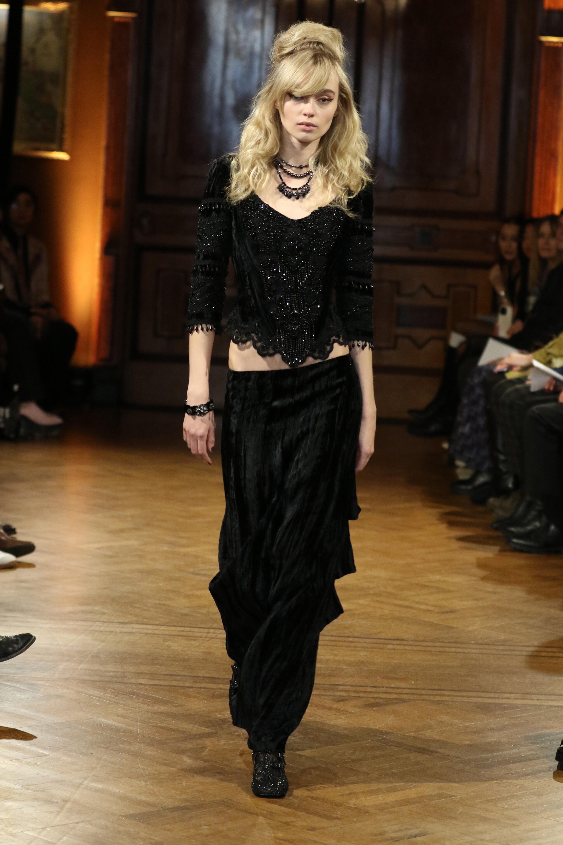 Hinh anh Anna Sui Thu Đông 2026: Hồi ức về Blitz Club và New Romantic những năm 1980 11