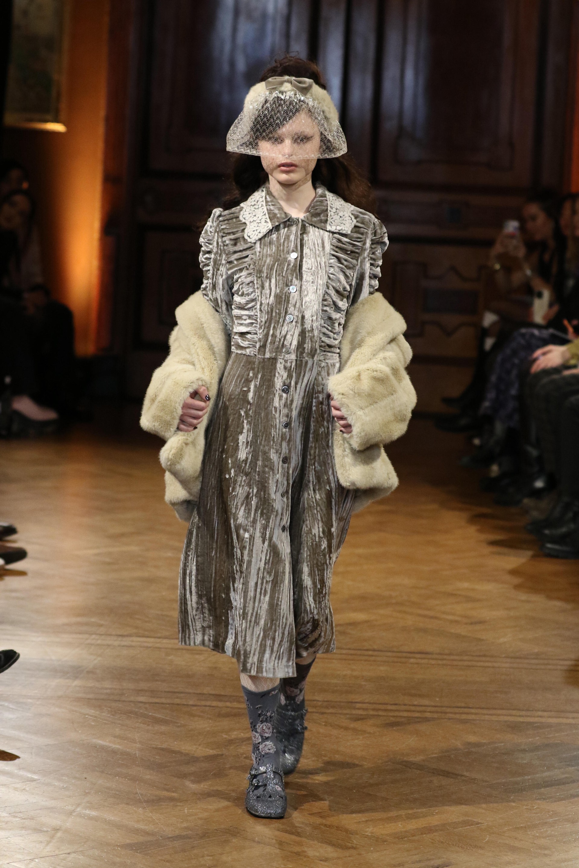 Hinh anh Anna Sui Thu Đông 2026: Hồi ức về Blitz Club và New Romantic những năm 1980 10