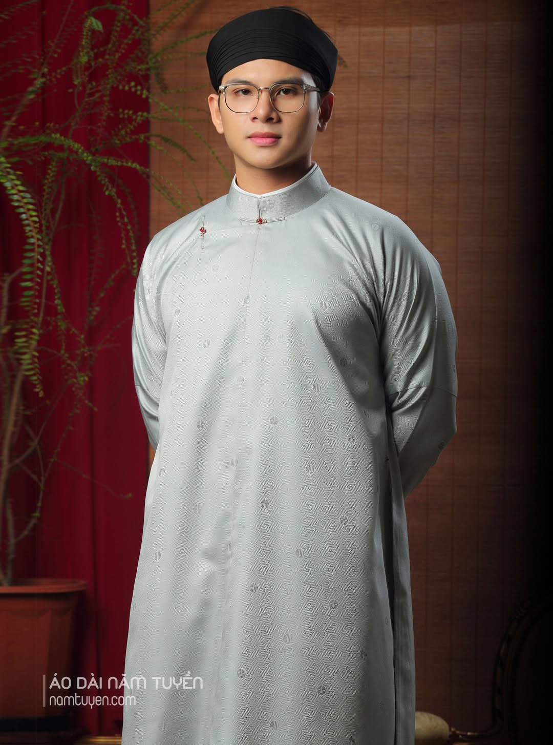 Hinh anh Tết 2026: Local Brands có gì cho áo dài nam? 4
