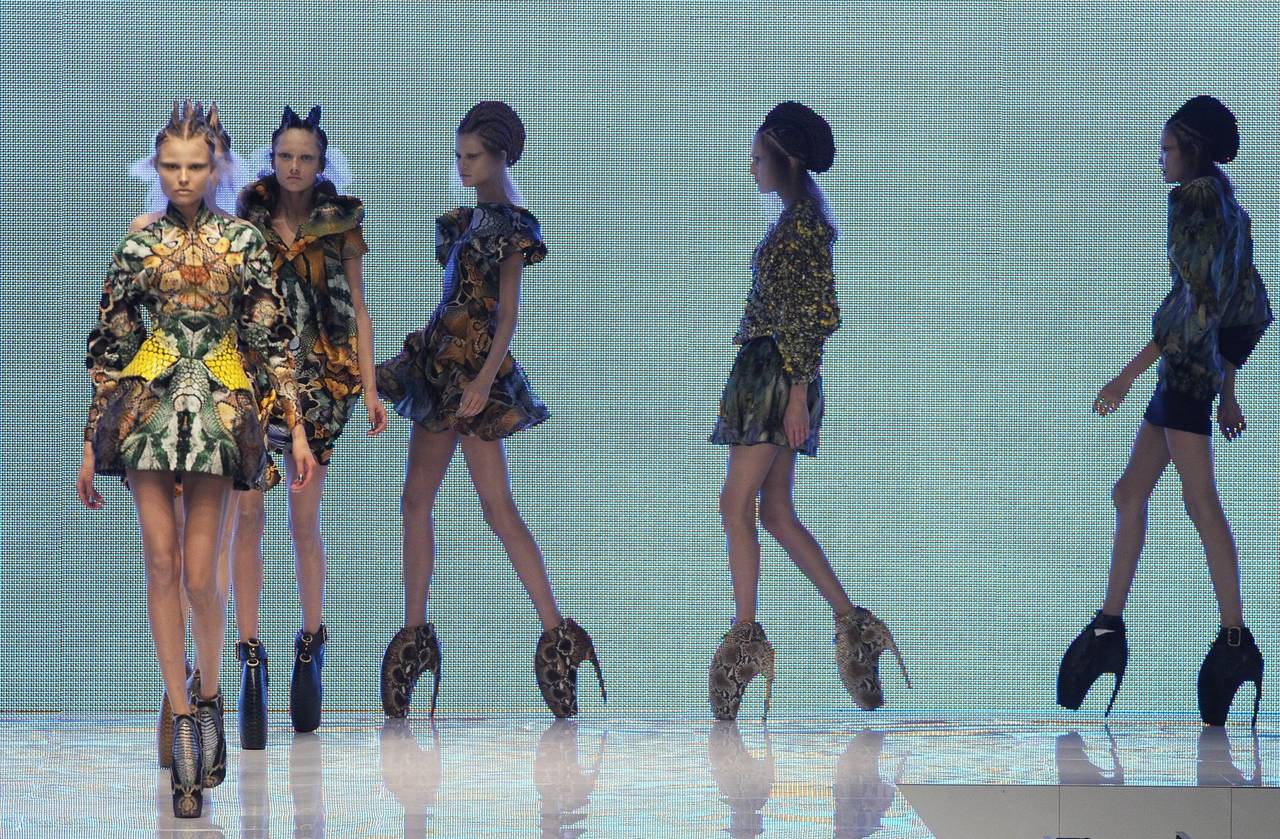 Hinh anh Lịch sử thời trang của những đôi giày cao gót kỳ ảo nhất từng xuất hiện trên sàn catwalk 6