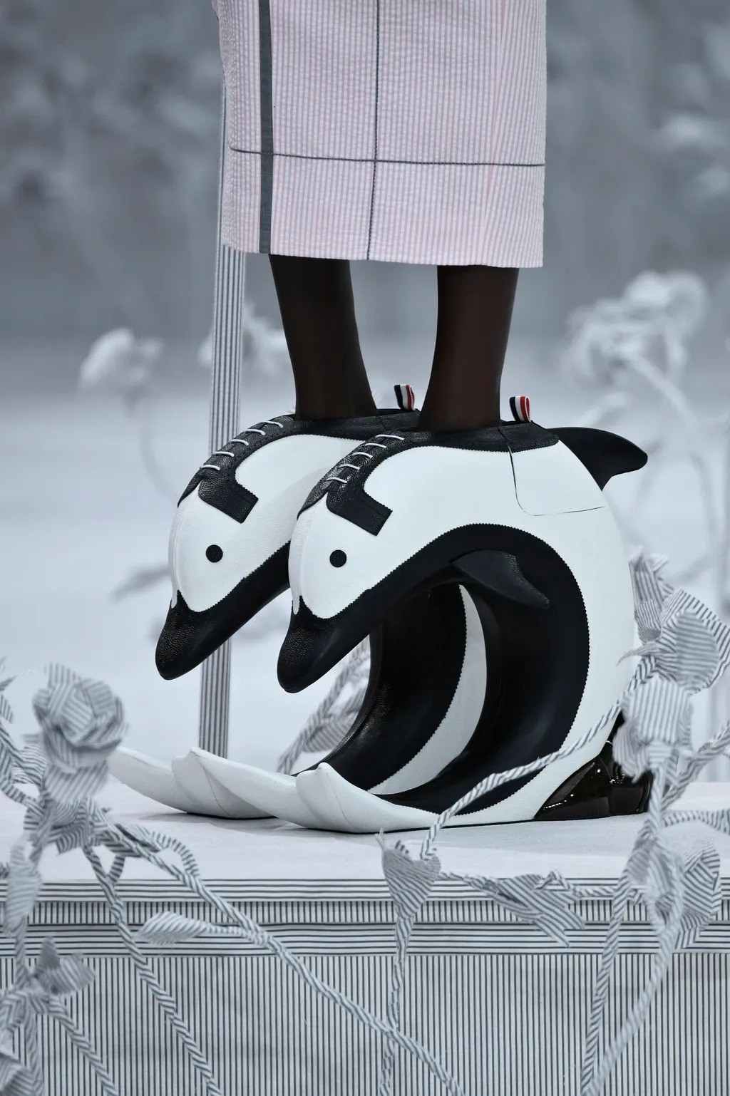 Hinh anh Lịch sử thời trang của những đôi giày cao gót kỳ ảo nhất từng xuất hiện trên sàn catwalk 8