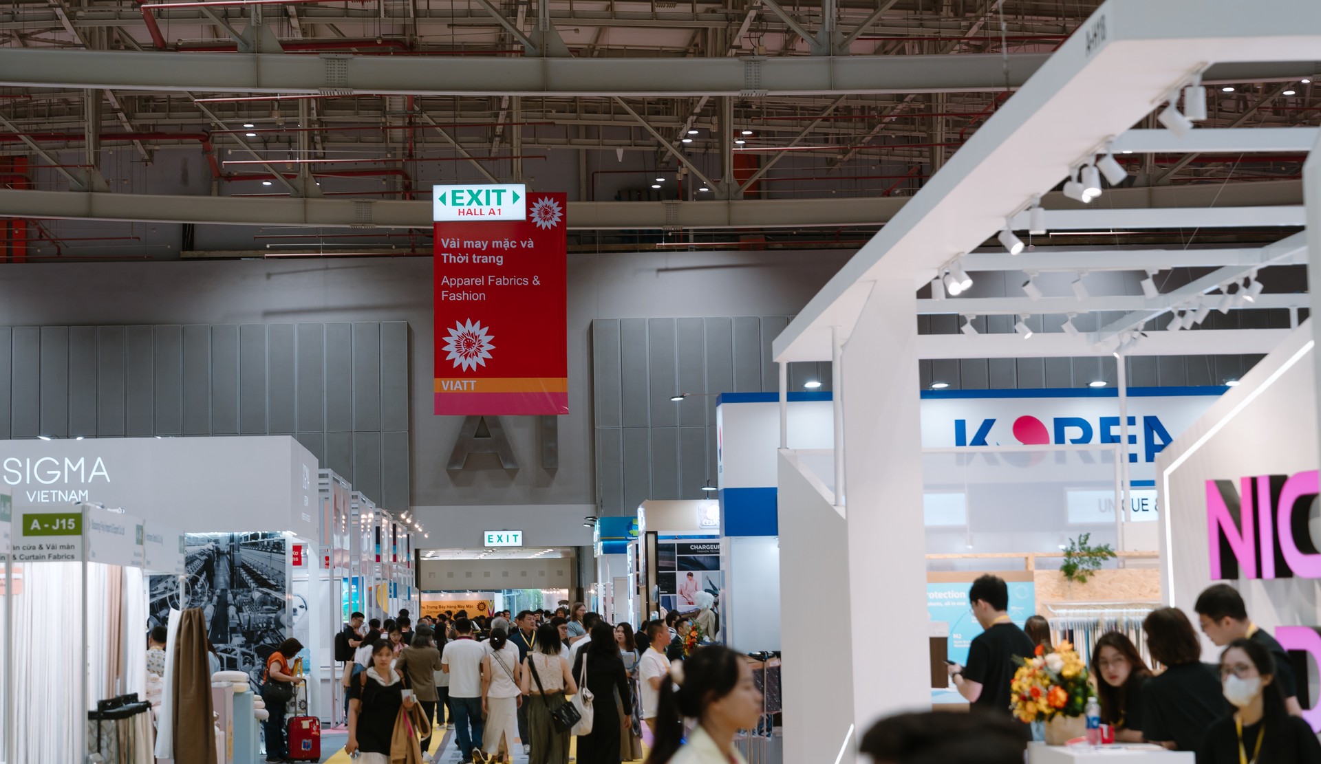 Hinh anh Diễn ra từ ngày 26-28/02/2026 tại Saigon Exhibition and Convention Center (SECC), VIATT được đánh giá là triển lãm dệt may có quy mô toàn diện hàng đầu Đông Nam Á, bao phủ trọn vẹn chuỗi giá trị từ nguyên liệu, công nghệ sản xuất đến thành phẩm cuối cùng. 2