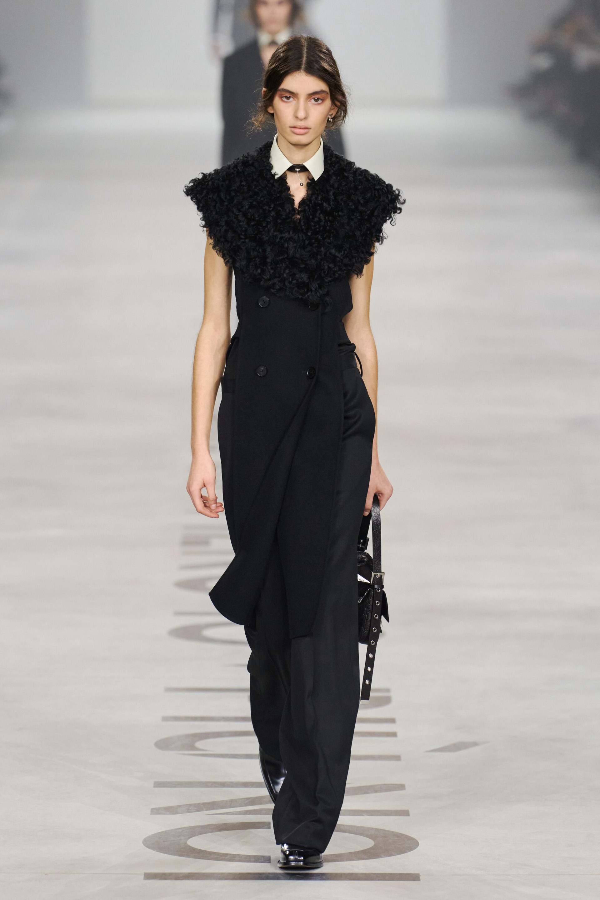 Hinh anh Fendi Thu Đông 2026: Di sản trăm năm của một tập thể sáng tạo 7