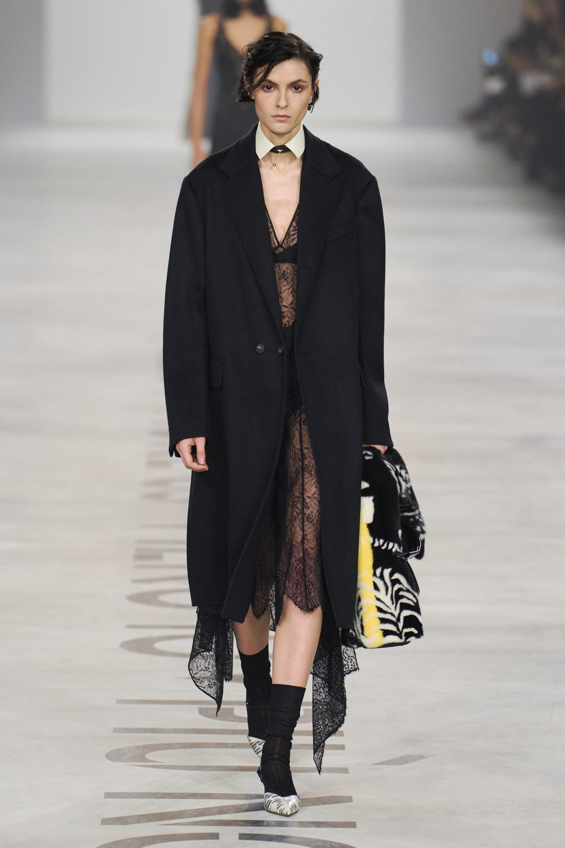 Hinh anh Fendi Thu Đông 2026: Di sản trăm năm của một tập thể sáng tạo 5