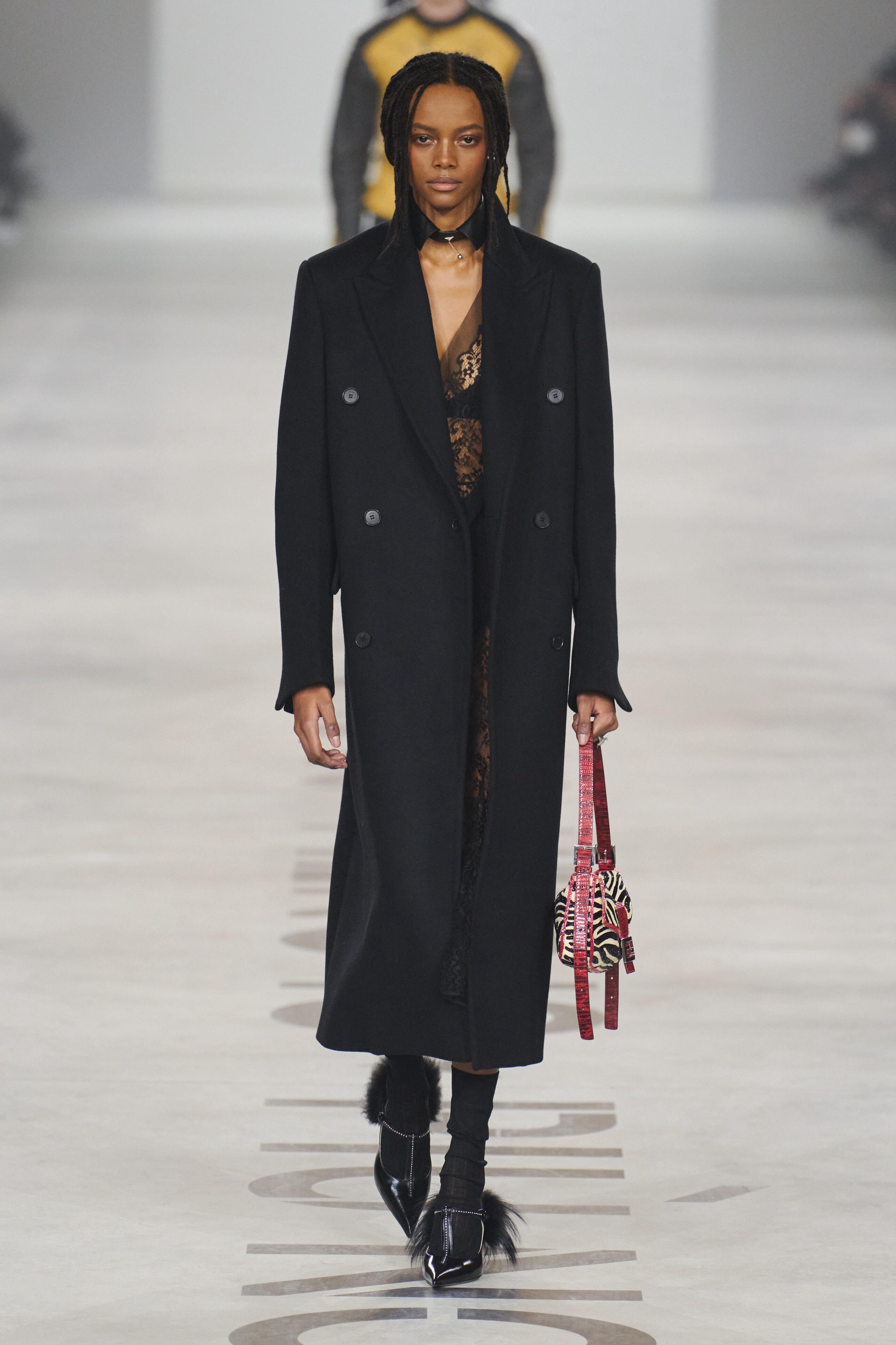 Hinh anh Fendi Thu Đông 2026: Di sản trăm năm của một tập thể sáng tạo 27