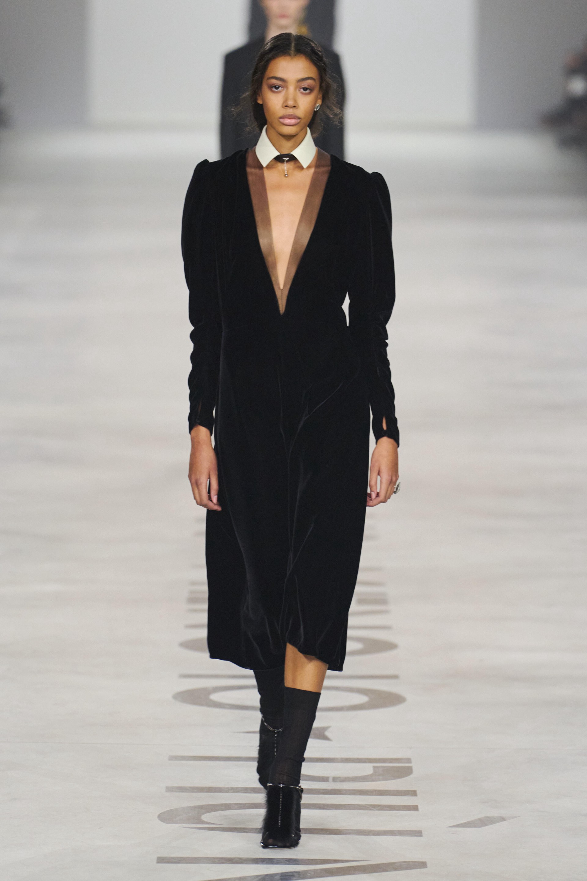 Hinh anh Fendi Thu Đông 2026: Di sản trăm năm của một tập thể sáng tạo 6