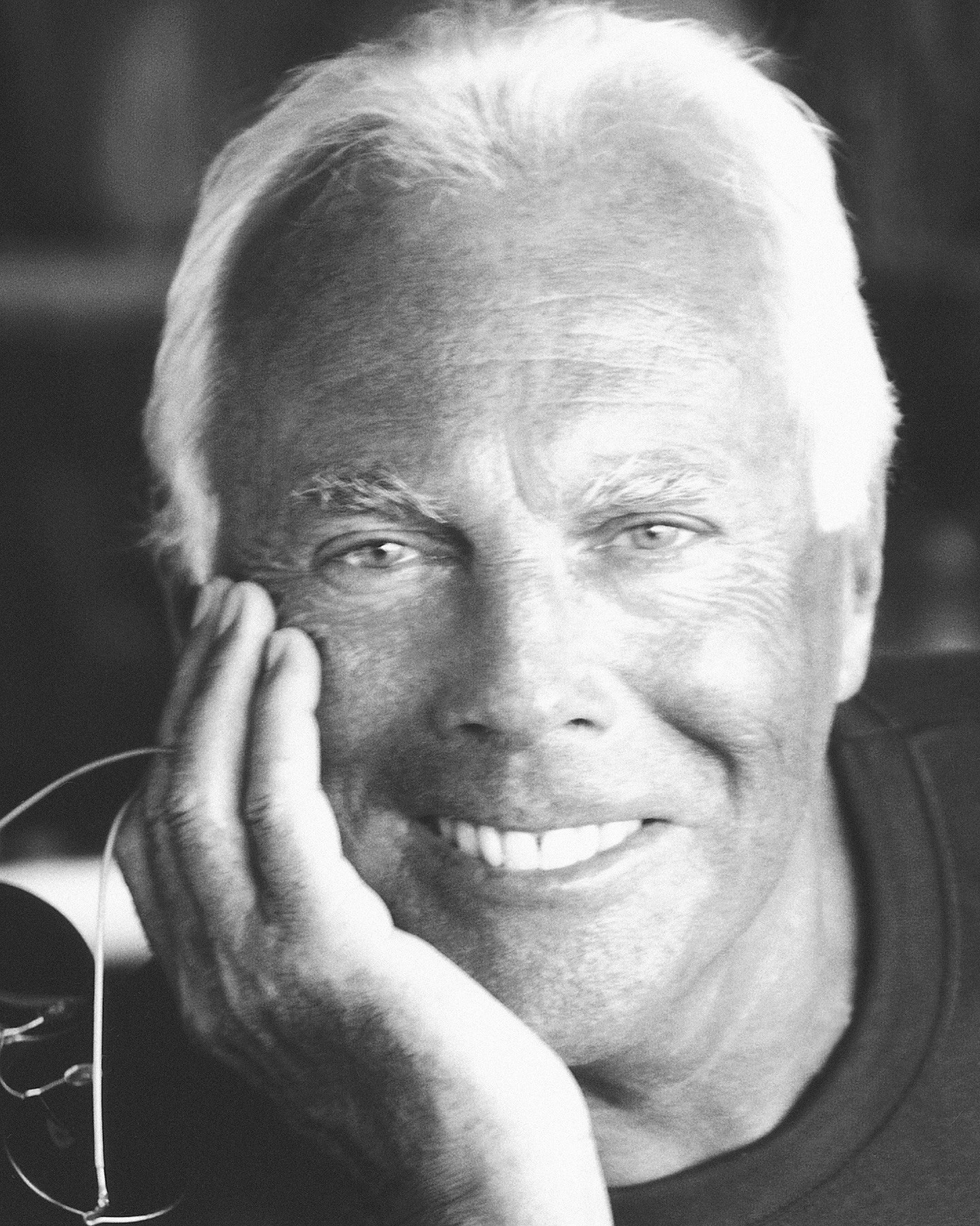 Hinh anh Nhờ mối nhân duyên đặc biệt với thể thao, đích thân ngài Armani đã tham gia vào quá trình lên ý tưởng cho buổi lễ, góp phần định hình tầm nhìn sáng tạo và trực tiếp thiết kế màn rước hai lá cờ đầy trang trọng. 1