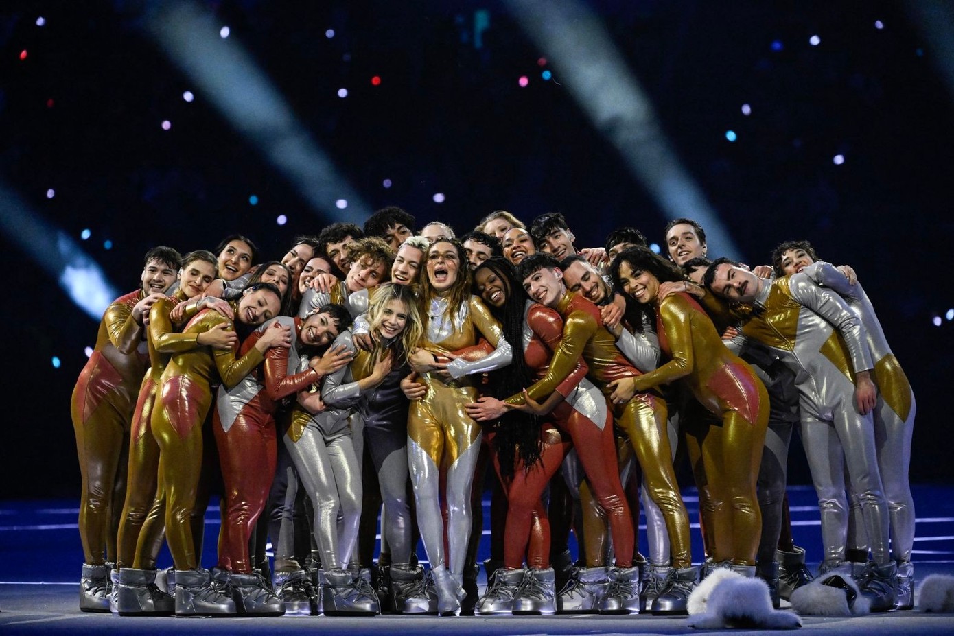 Hinh anh Lễ khai mạc Olympic Milan - Cortina 2026: Đại tiệc thị giác giữa kinh đô thời trang 21