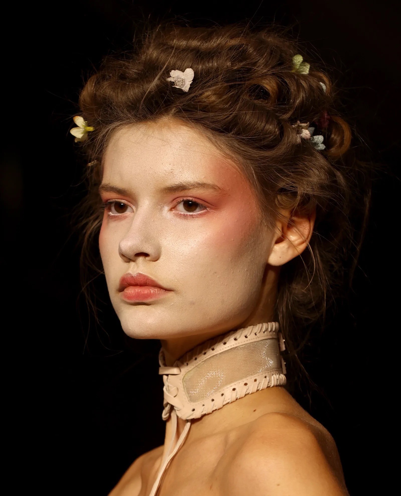 Hinh anh Chủ nghĩa tối đa trở thành xu hướng trang điểm chủ đạo của năm 2026 9