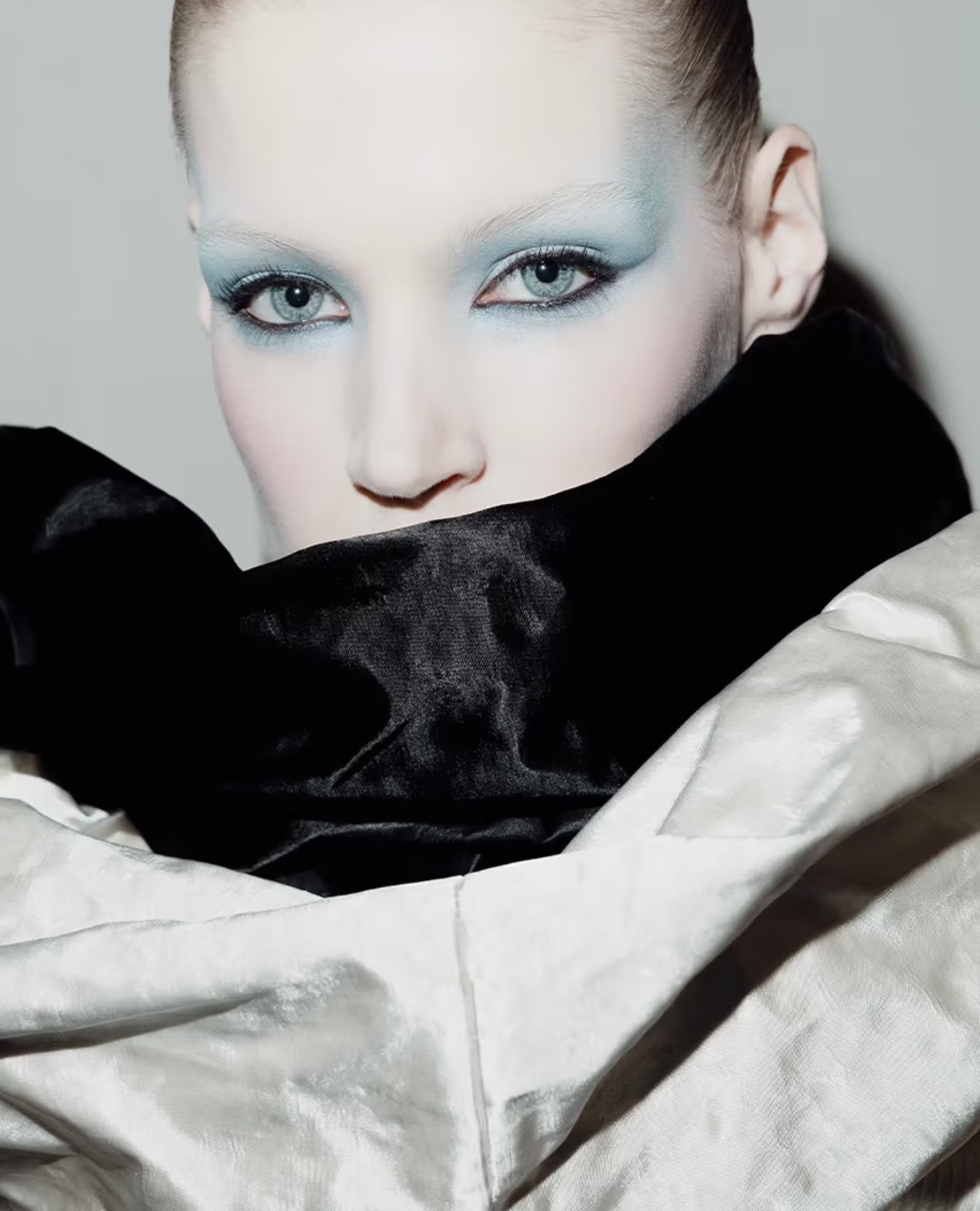 Hinh anh Chủ nghĩa tối đa trở thành xu hướng trang điểm chủ đạo của năm 2026 11