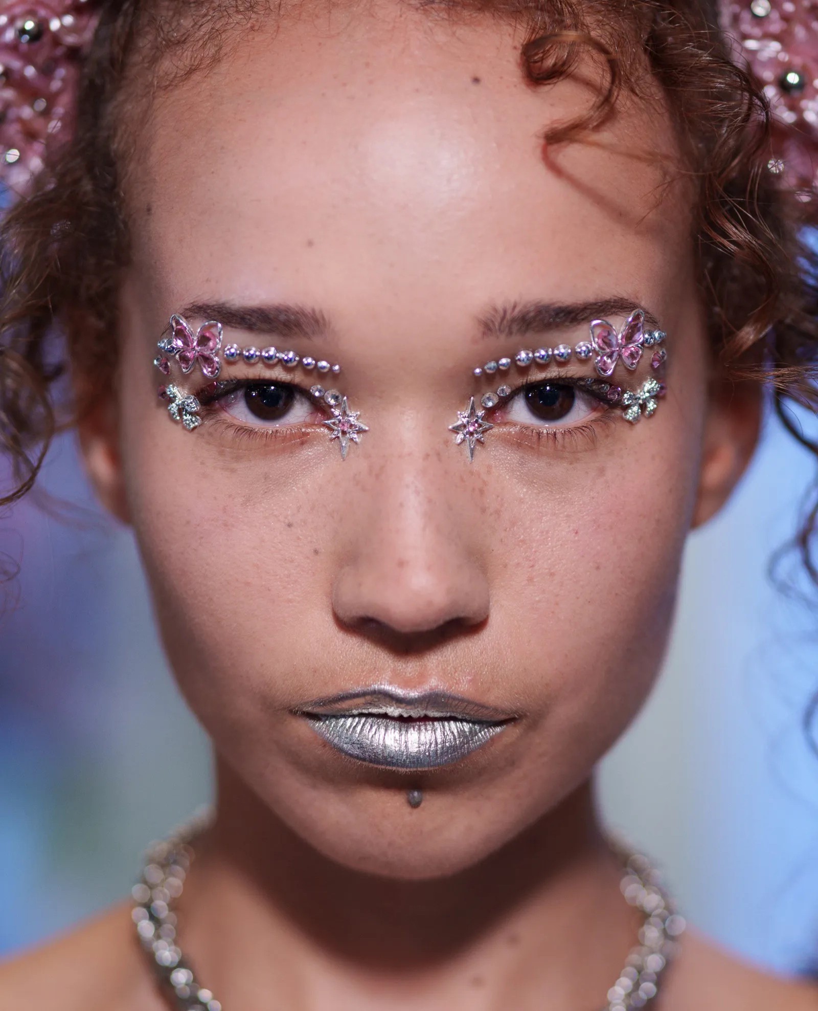 Hinh anh Chủ nghĩa tối đa trở thành xu hướng trang điểm chủ đạo của năm 2026 6