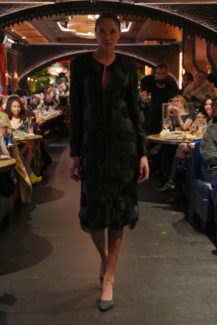 Hinh anh BACH MAI FW26 và bữa tiệc tối thăng trầm của chất liệu satin  13