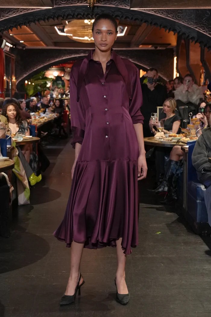 Hinh anh BACH MAI FW26 và bữa tiệc tối thăng trầm của chất liệu satin  11