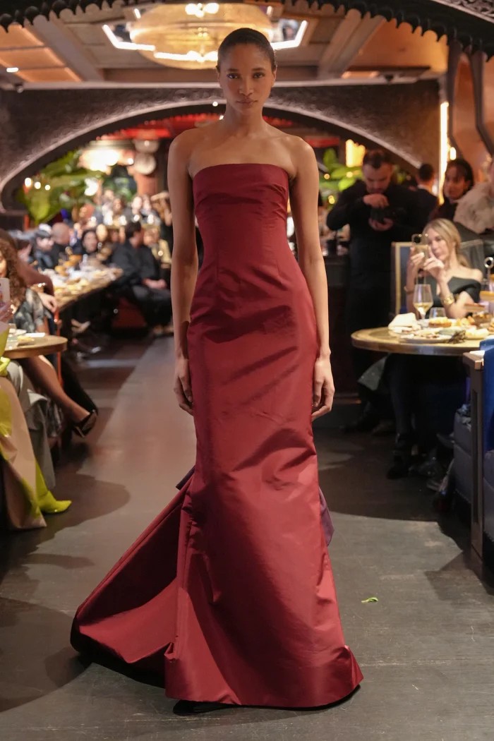 Hinh anh BACH MAI FW26 và bữa tiệc tối thăng trầm của chất liệu satin  14