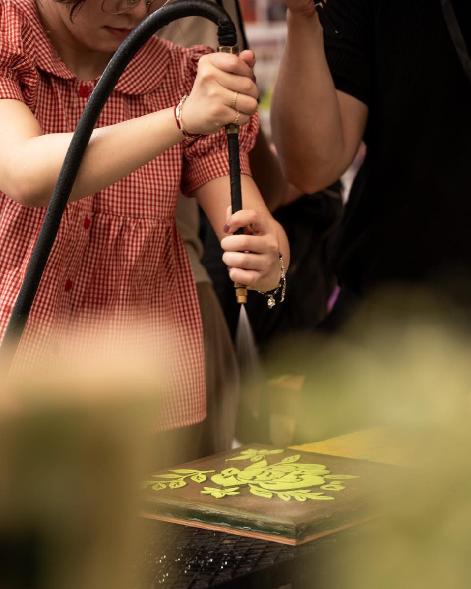 Hinh anh Phụ kiện thủ công Việt sánh đôi cùng áo dài dịp Tết 4