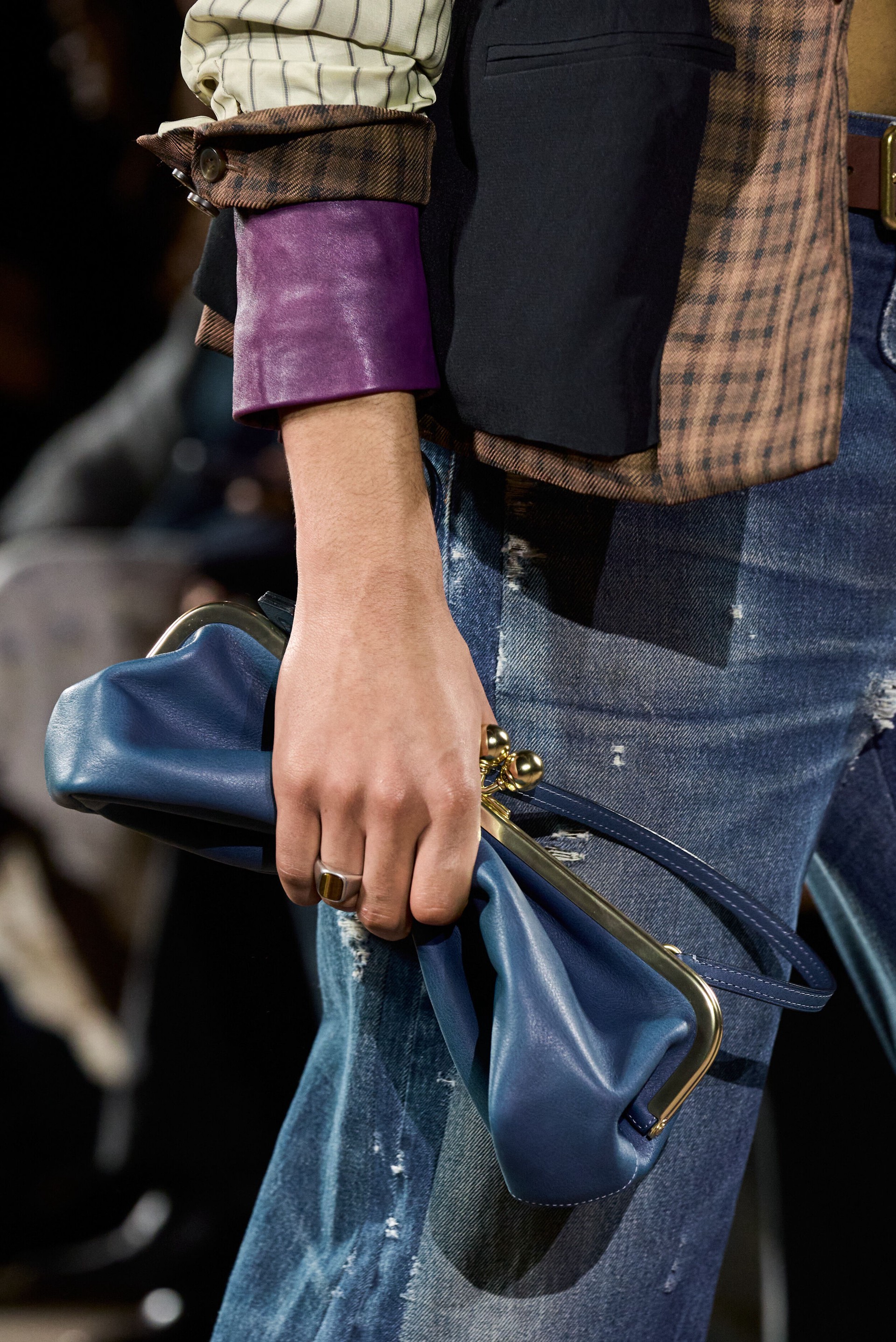 Hinh anh Coach Fall 2026: Nước Mỹ, văn hoá phản kháng và ngôn ngữ styling 24