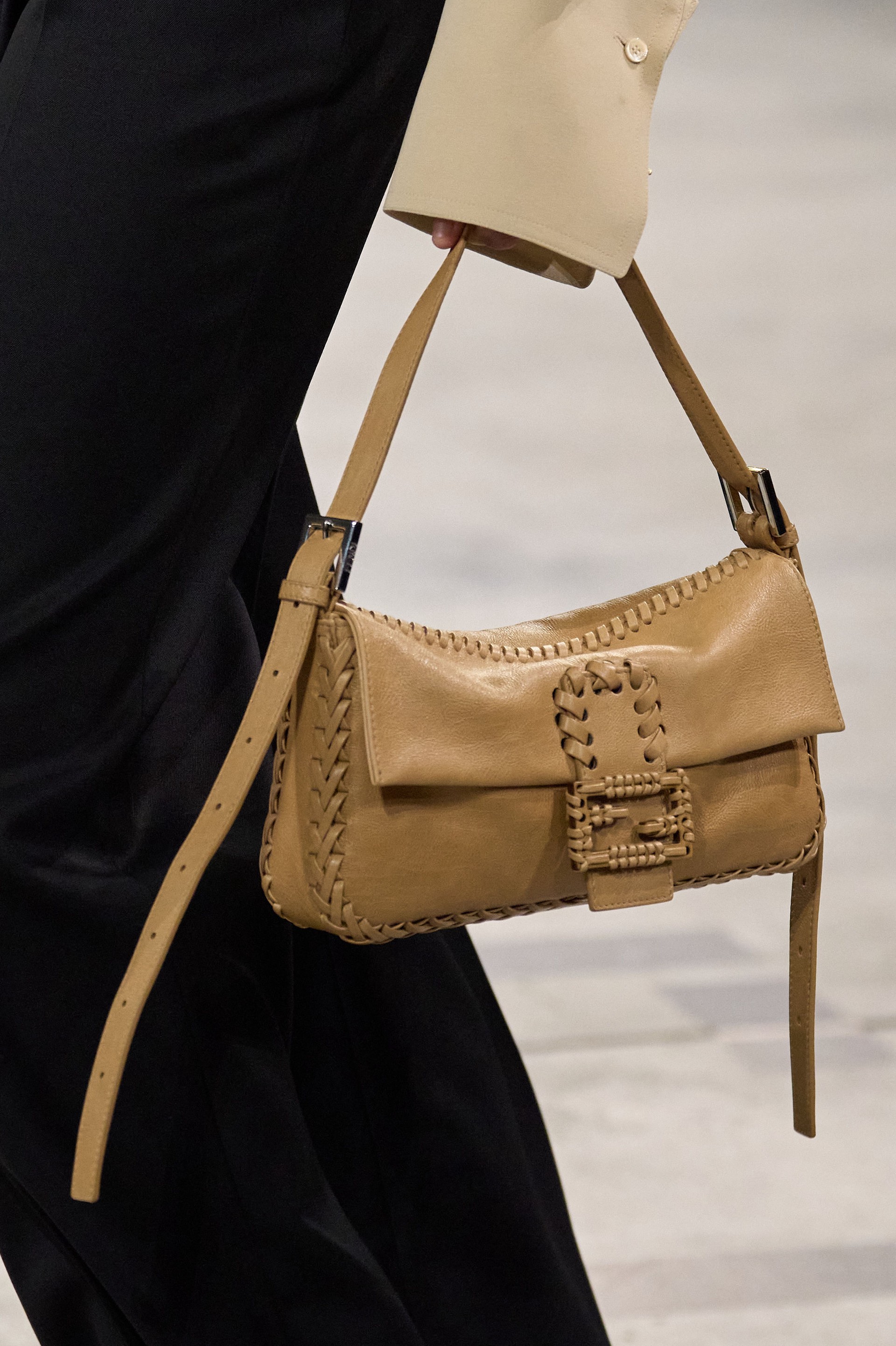 Hinh anh Fendi Thu Đông 2026: Di sản trăm năm của một tập thể sáng tạo 30