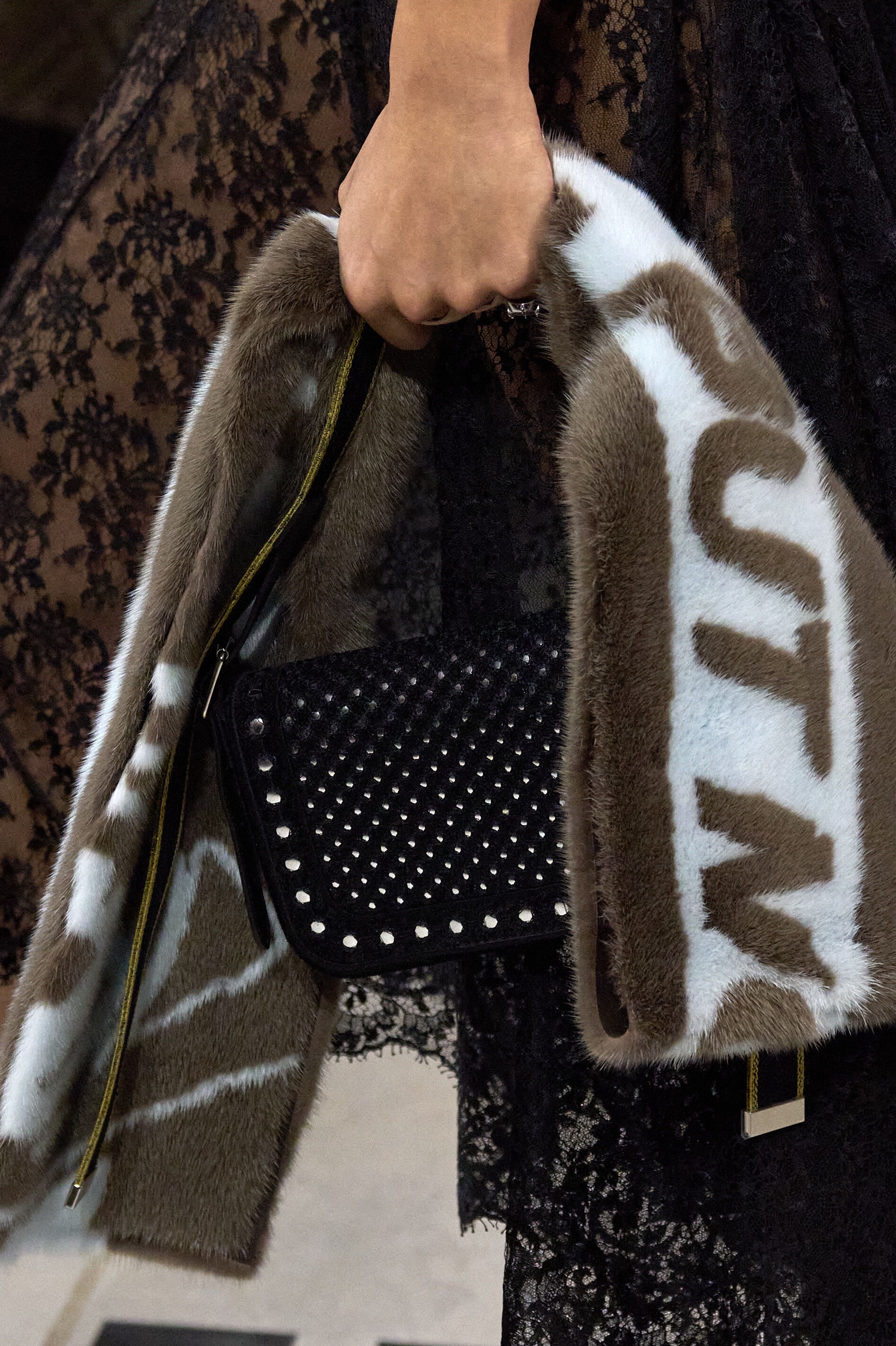 Hinh anh Fendi Thu Đông 2026: Di sản trăm năm của một tập thể sáng tạo 12