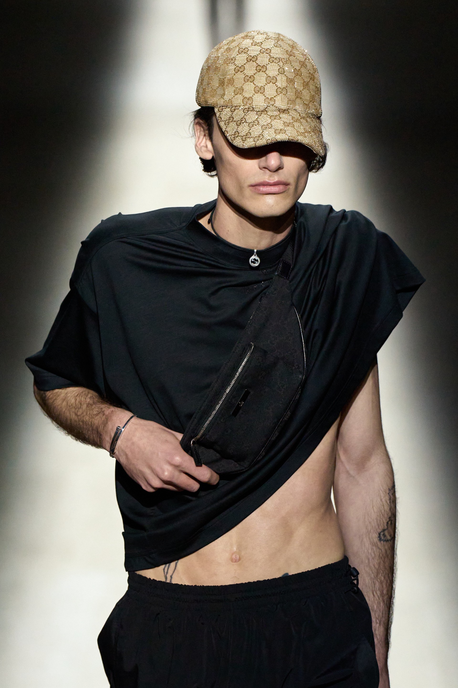 Hinh anh Gucci Thu Đông 2026 và những hồi ức vàng son của thập niên 1990 18